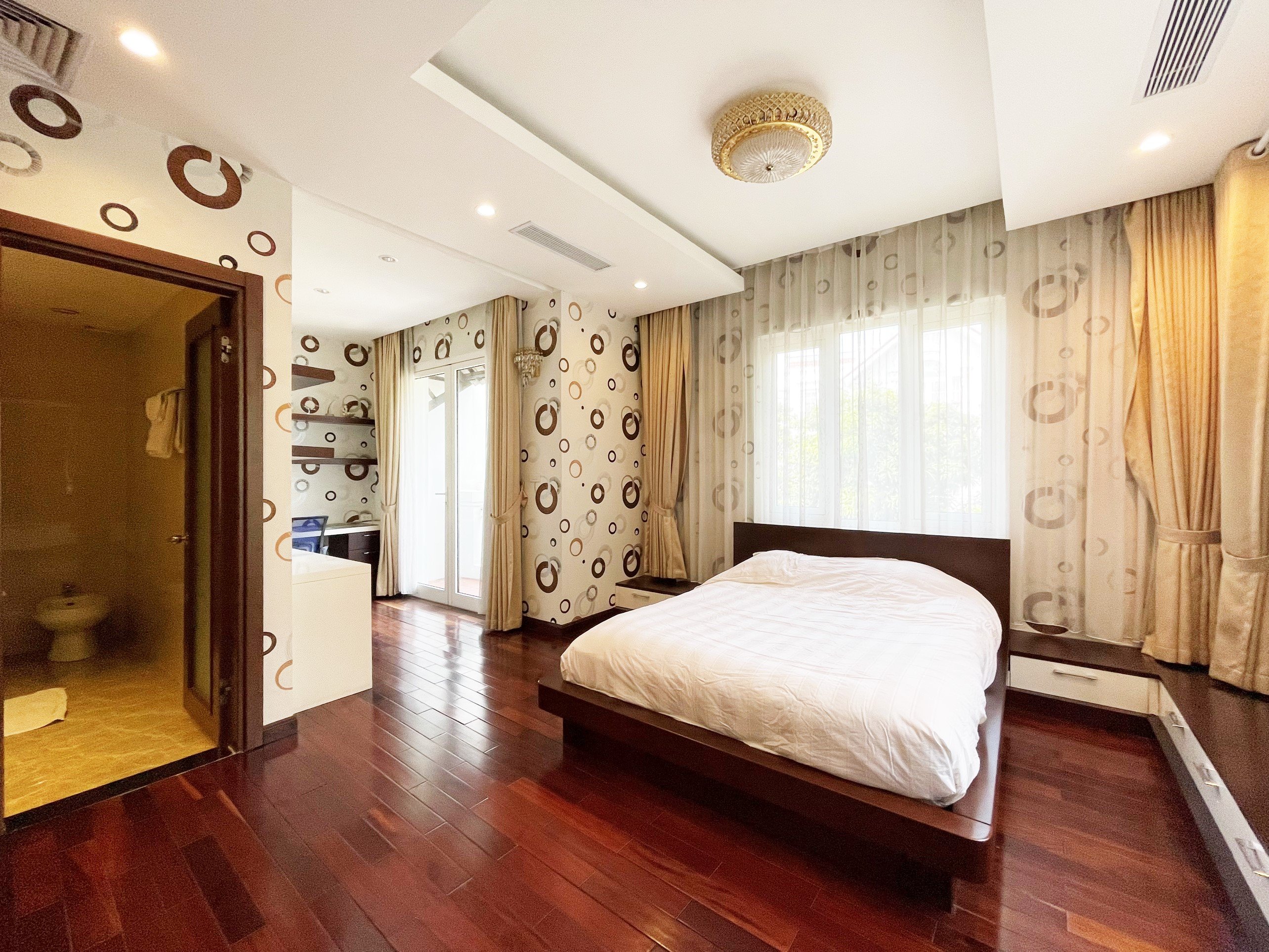 Cho thuê biệt thự 5 phòng ngủ đủ đồ dãy Bằng Lăng Vinhomes Riverside 6