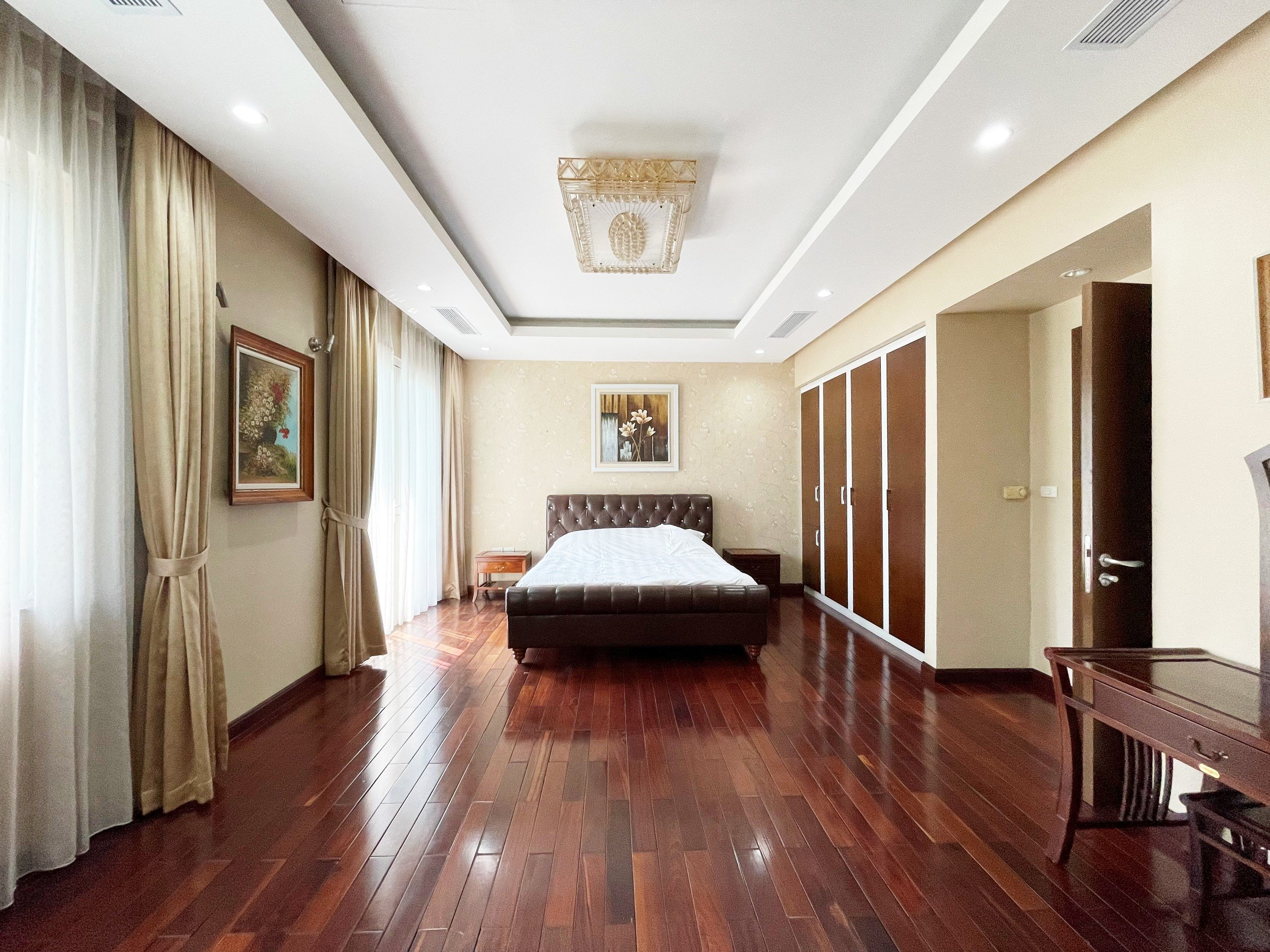 Cho thuê biệt thự 5 phòng ngủ đủ đồ dãy Bằng Lăng Vinhomes Riverside 9