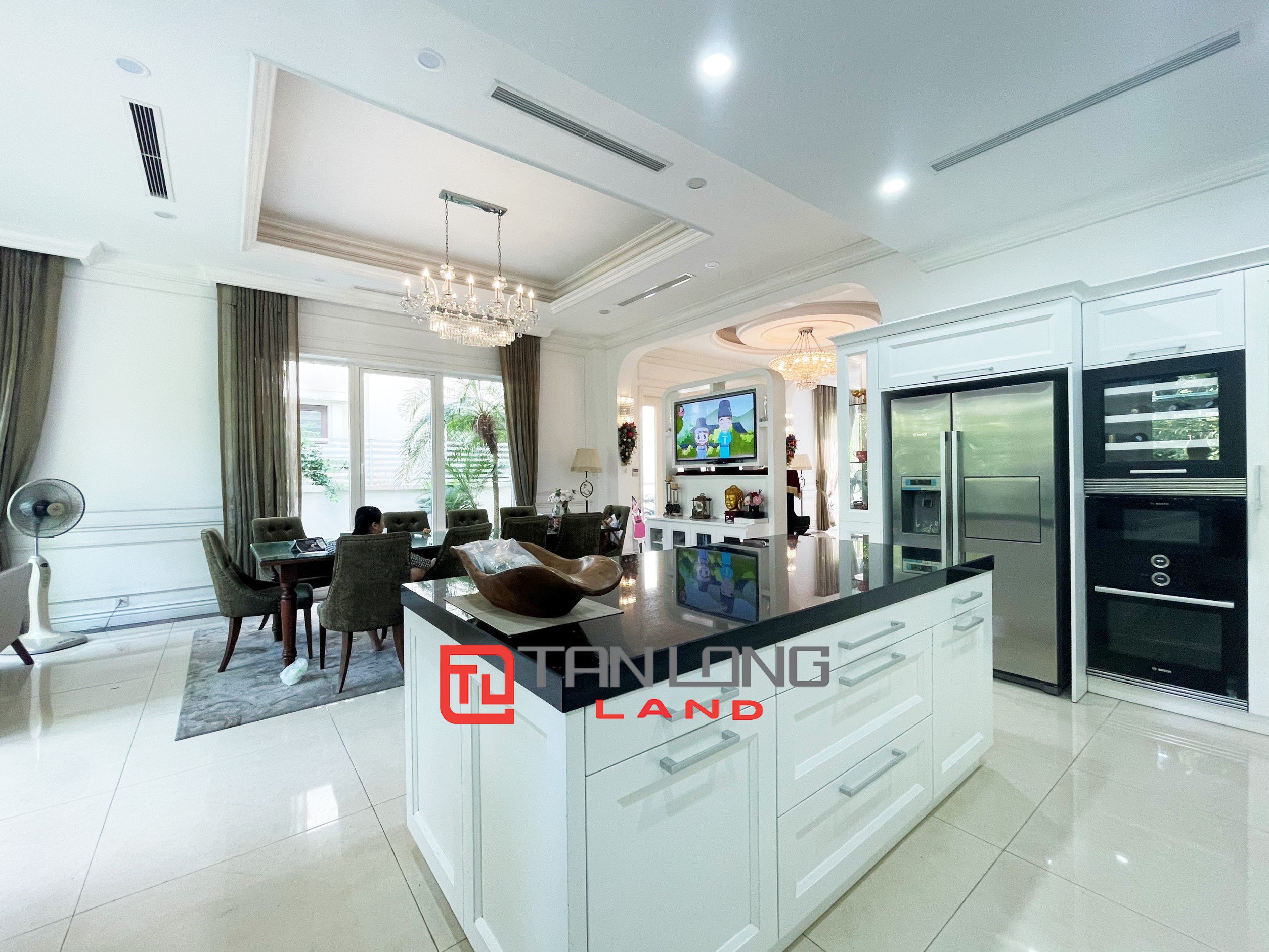 Cho thuê Biệt thự 5 phòng ngủ full nội thất nhập khẩu tại Vinhomes Riverside 10