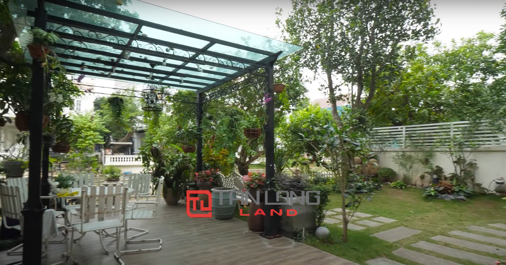 Cho thuê Biệt thự 5 phòng ngủ full nội thất nhập khẩu tại Vinhomes Riverside 12
