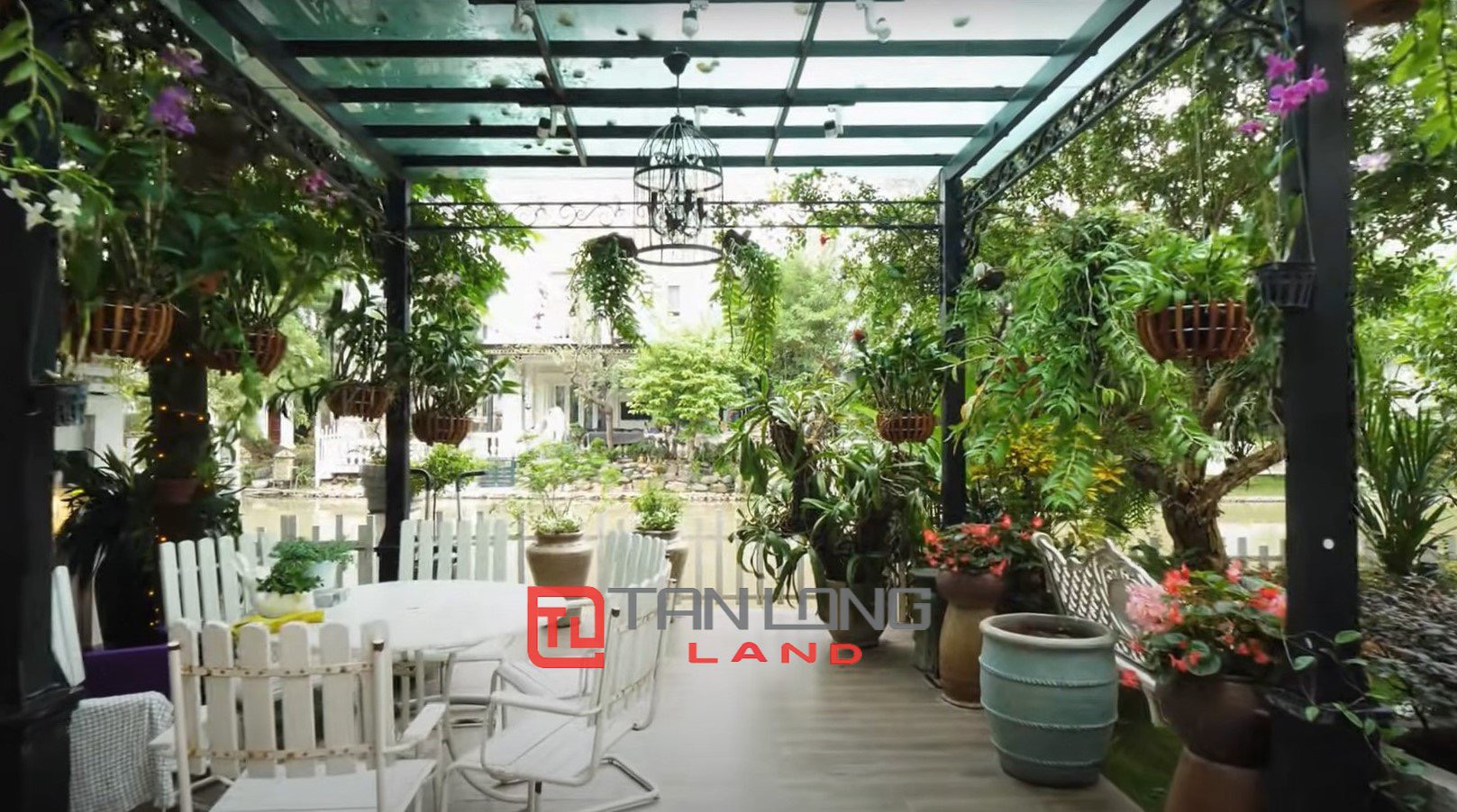 Cho thuê Biệt thự 5 phòng ngủ full nội thất nhập khẩu tại Vinhomes Riverside 14