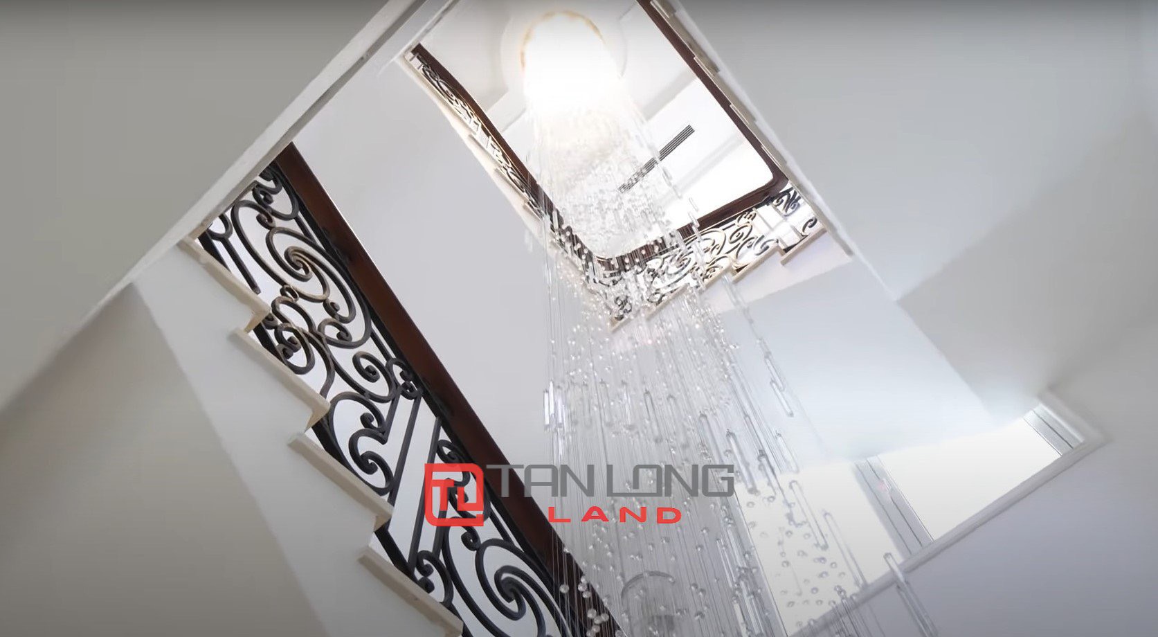 Cho thuê Biệt thự 5 phòng ngủ full nội thất nhập khẩu tại Vinhomes Riverside 15