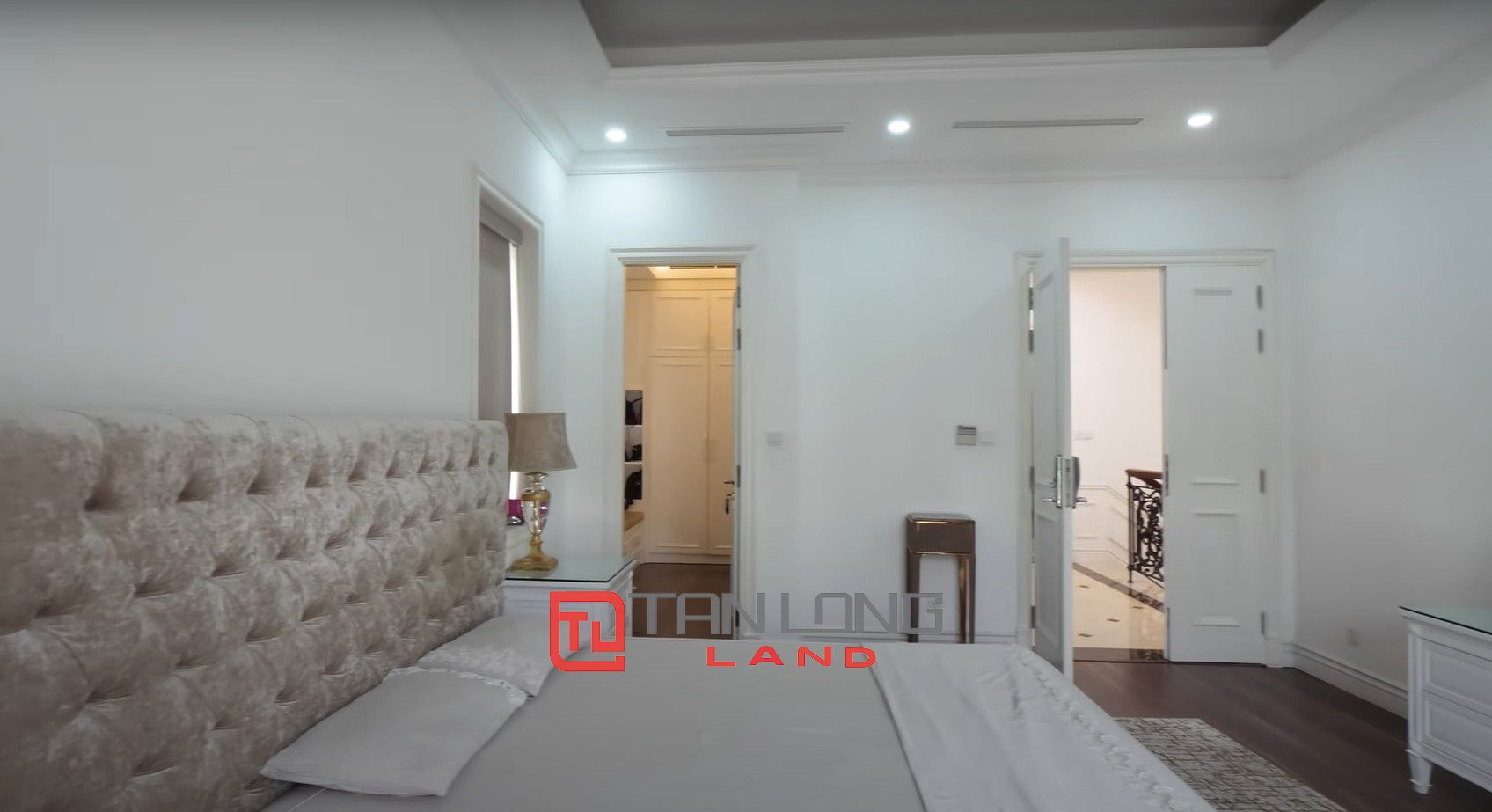Cho thuê Biệt thự 5 phòng ngủ full nội thất nhập khẩu tại Vinhomes Riverside 17