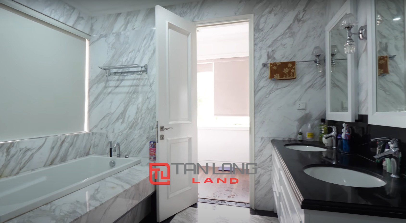 Cho thuê Biệt thự 5 phòng ngủ full nội thất nhập khẩu tại Vinhomes Riverside 18
