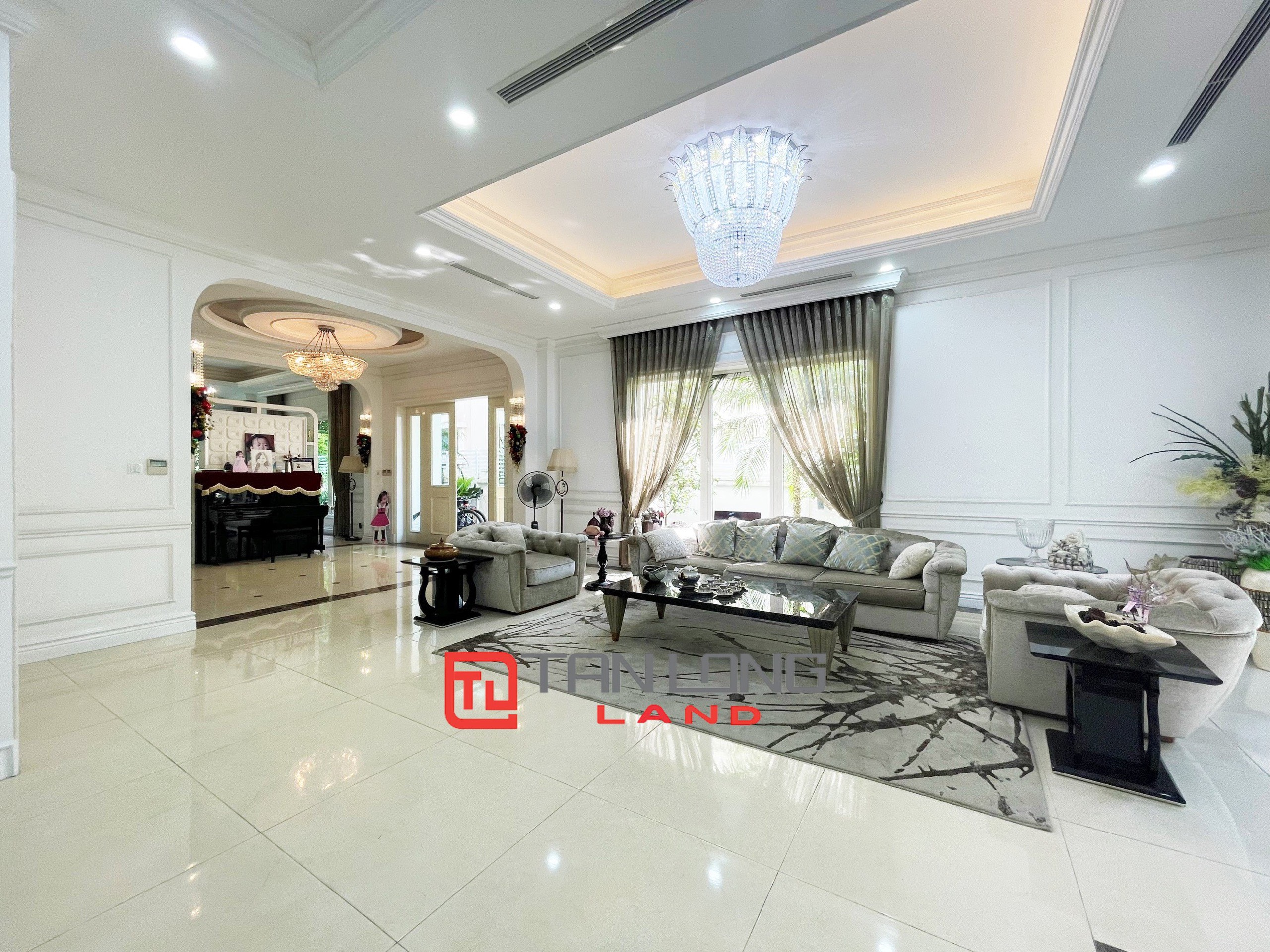 Cho thuê Biệt thự 5 phòng ngủ full nội thất nhập khẩu tại Vinhomes Riverside 2