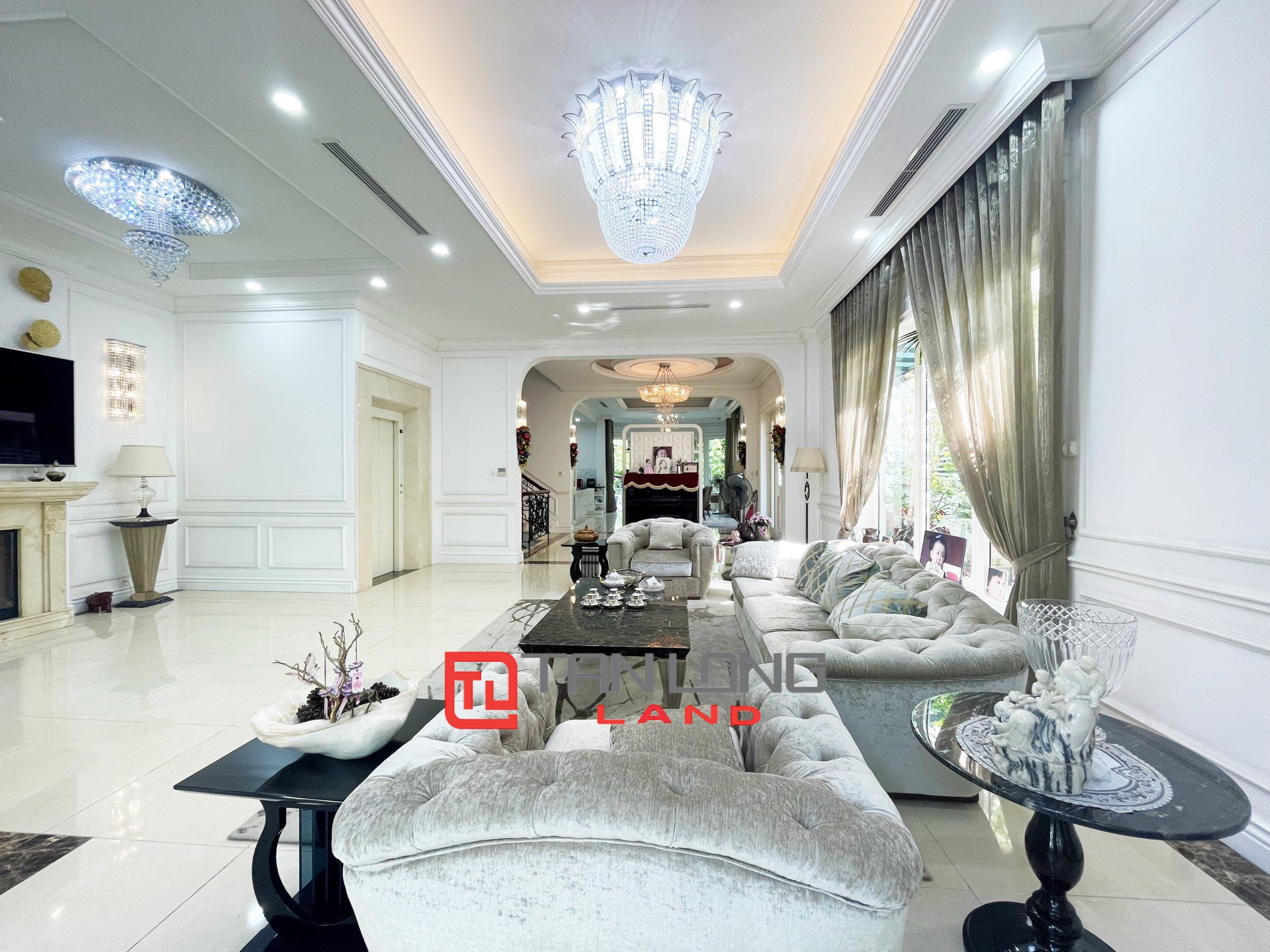 Cho thuê Biệt thự 5 phòng ngủ full nội thất nhập khẩu tại Vinhomes Riverside 4