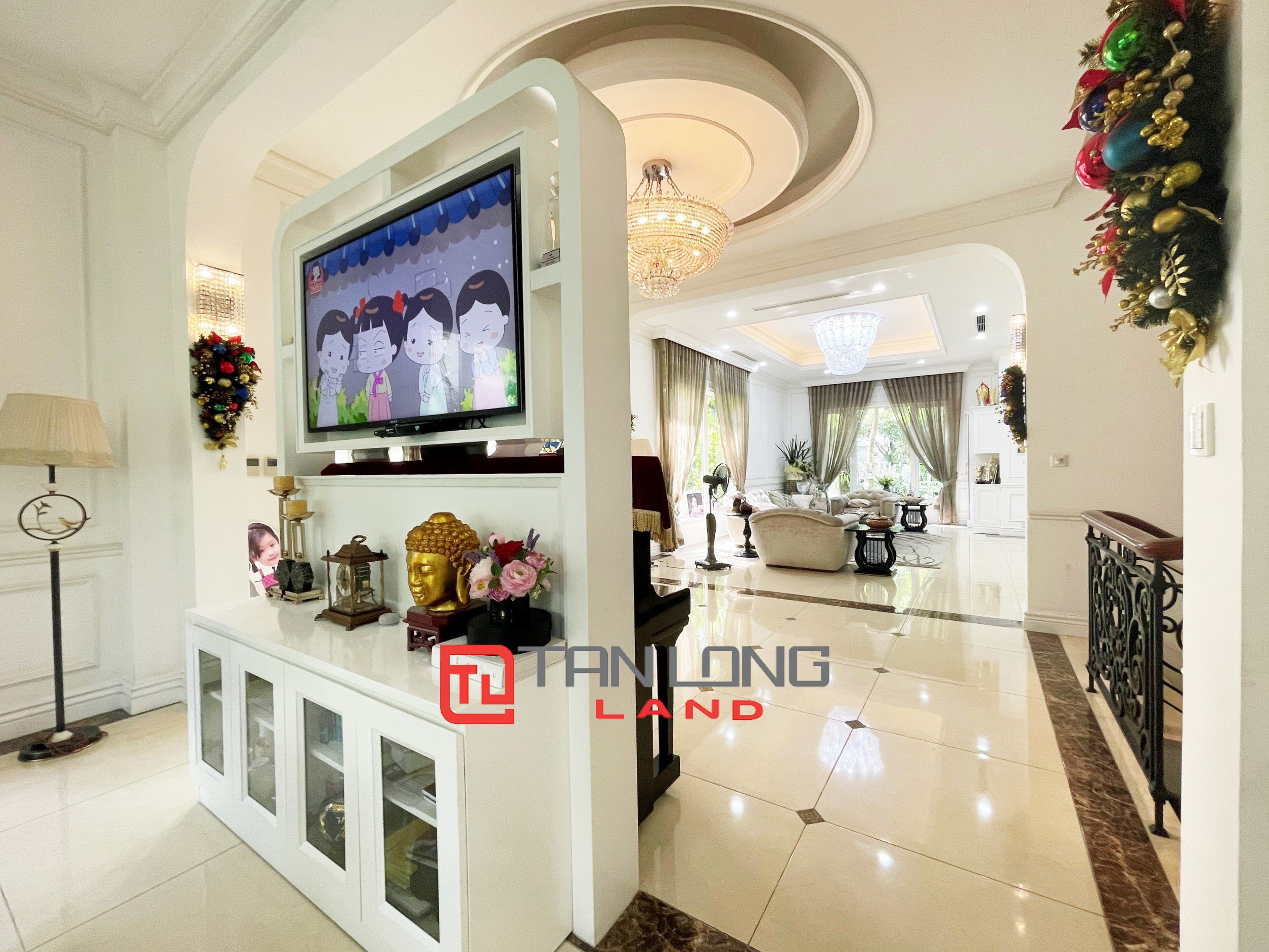 Cho thuê Biệt thự 5 phòng ngủ full nội thất nhập khẩu tại Vinhomes Riverside 5