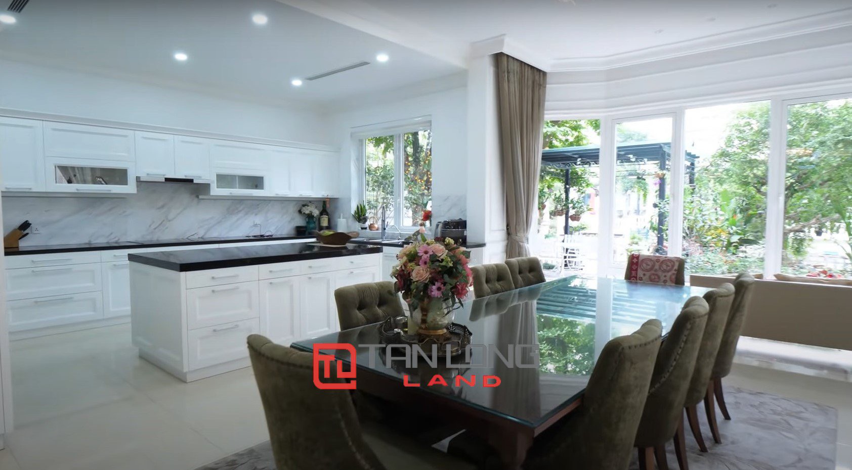 Cho thuê Biệt thự 5 phòng ngủ full nội thất nhập khẩu tại Vinhomes Riverside 6