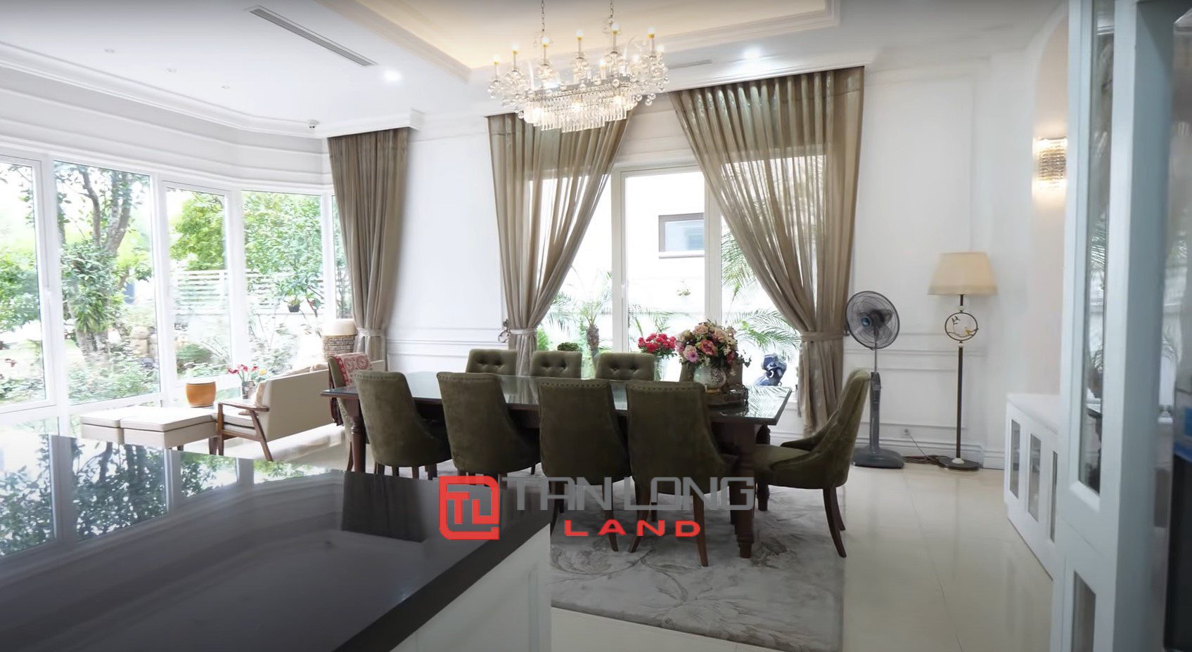 Cho thuê Biệt thự 5 phòng ngủ full nội thất nhập khẩu tại Vinhomes Riverside 8