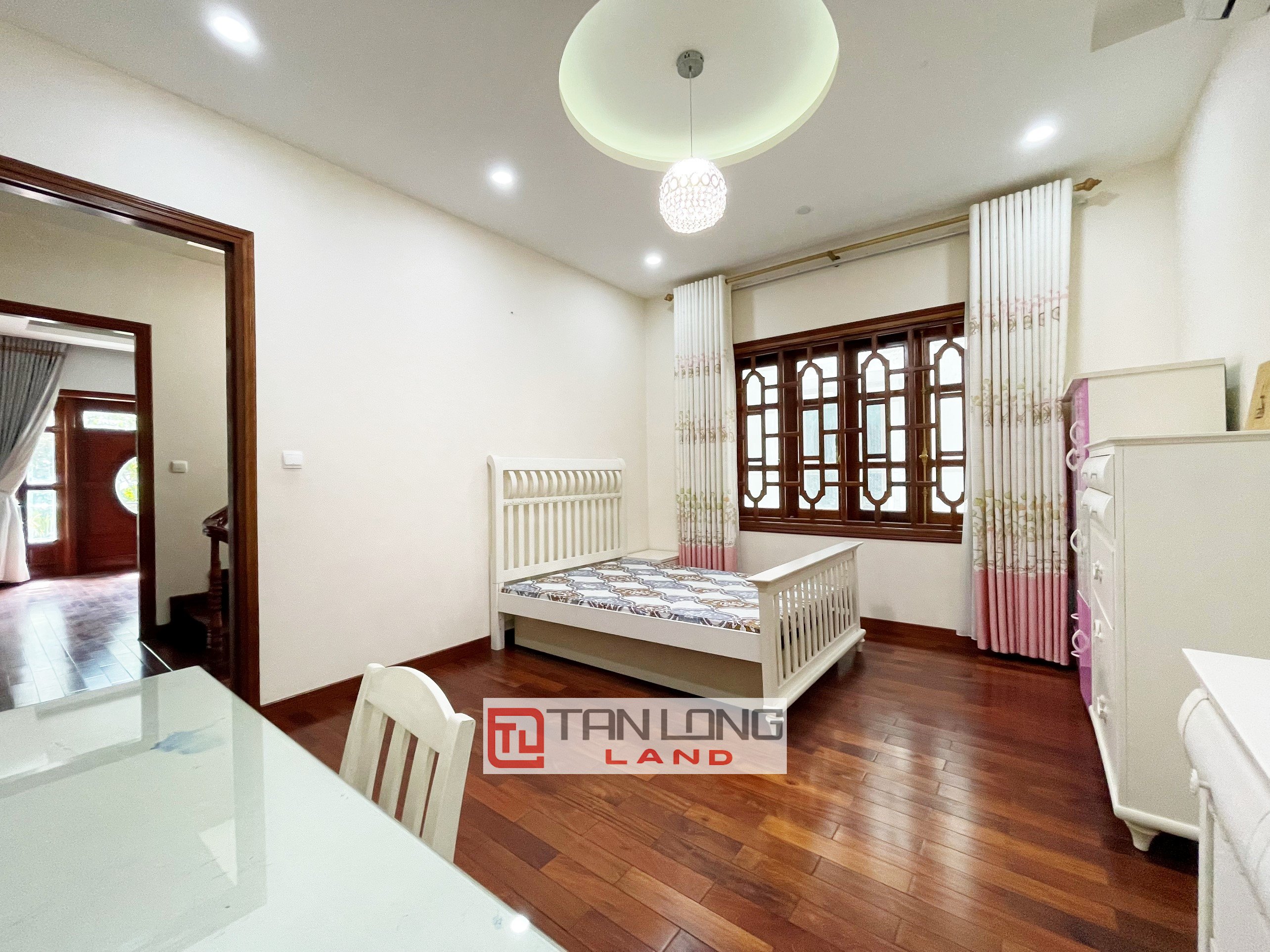 Cho thuê Biệt thự 5 phòng ngủ giá hợp lý tại Vinhomes Riverside Long Biên 8