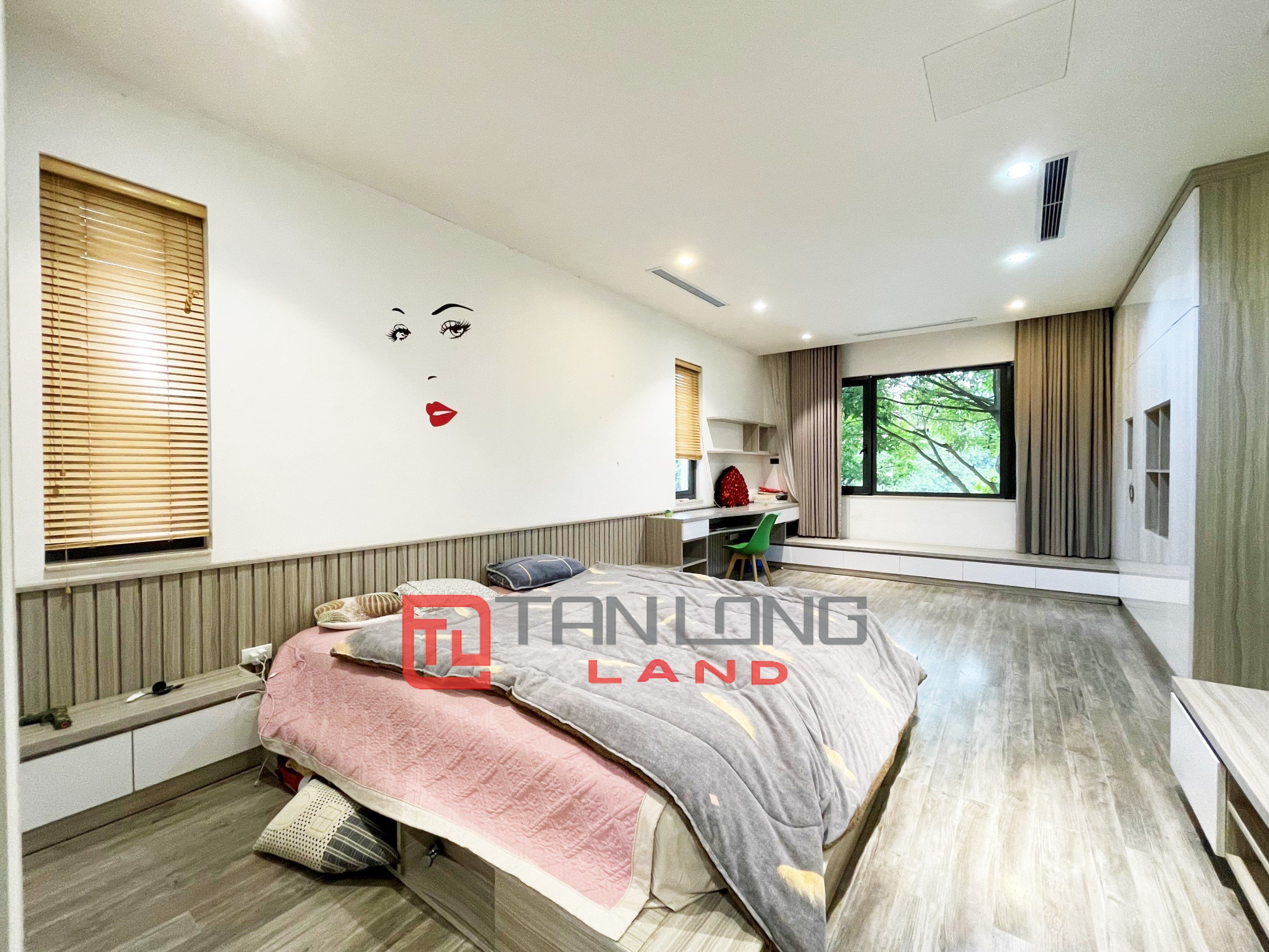Cho thuê Biệt thự 5 phòng ngủ view ngã 3 sông thoáng mát tại Vinhomes Riverside 11