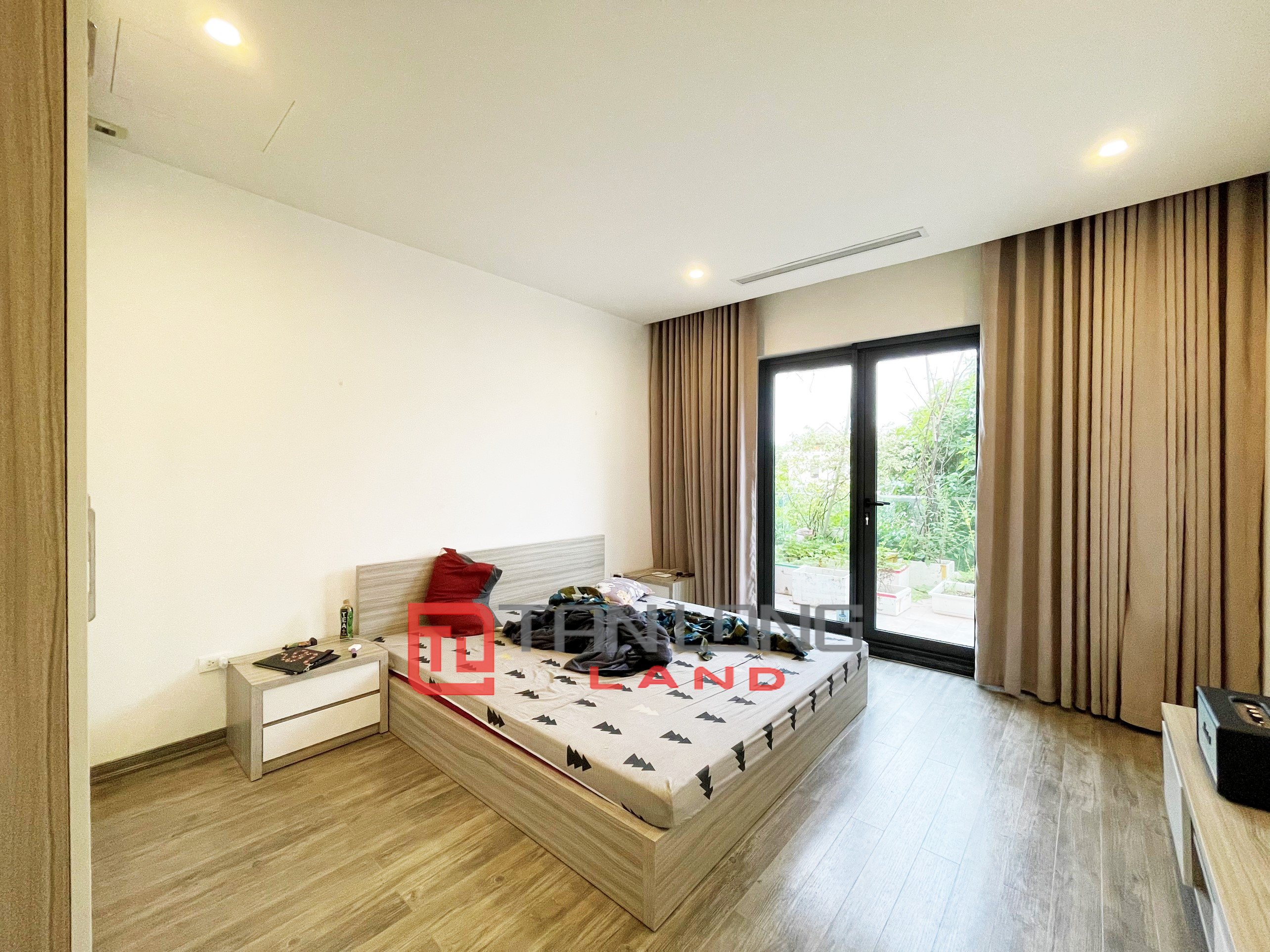 Cho thuê Biệt thự 5 phòng ngủ view ngã 3 sông thoáng mát tại Vinhomes Riverside 18