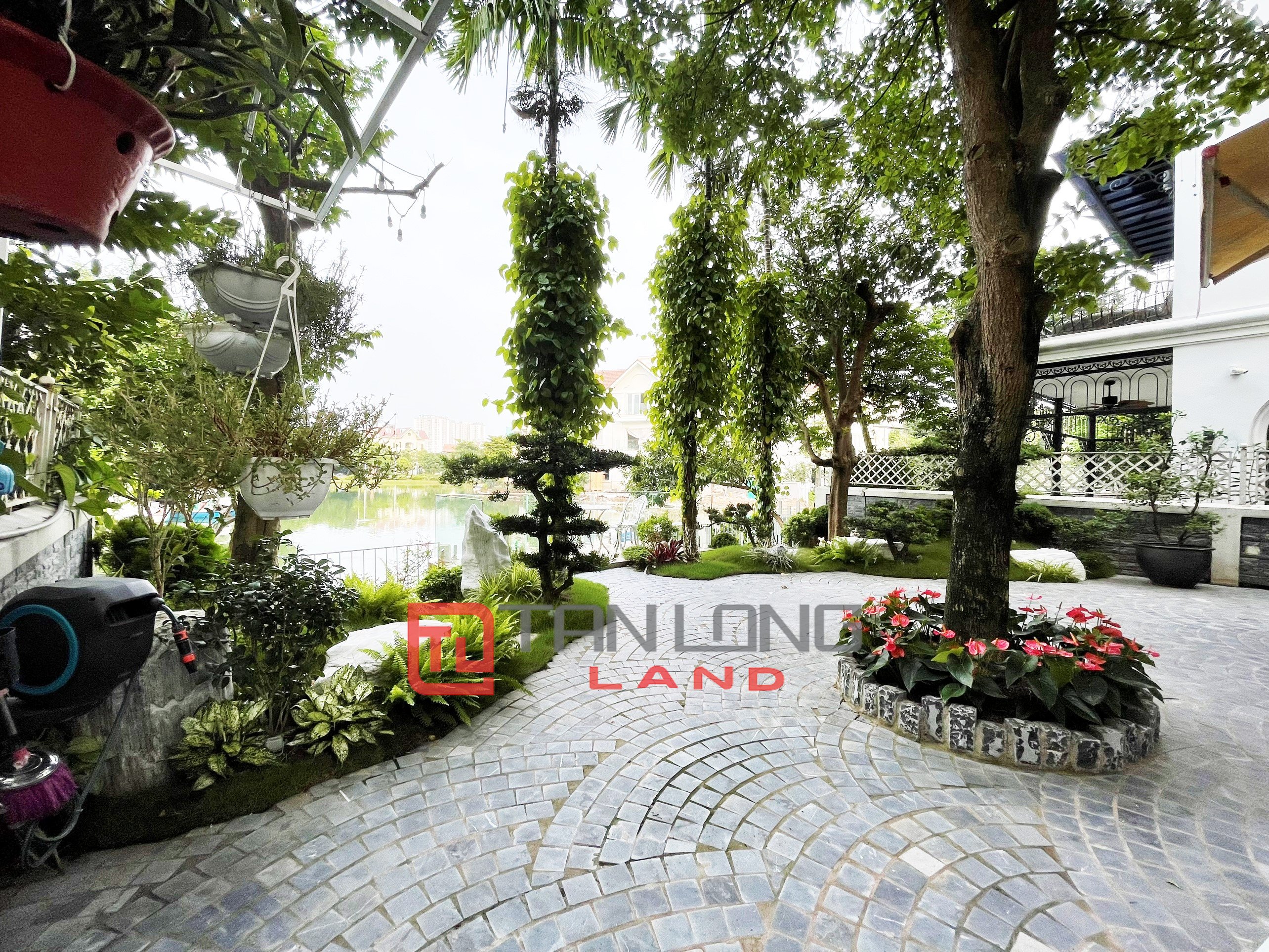 Cho thuê Biệt thự 5 phòng ngủ view ngã 3 sông thoáng mát tại Vinhomes Riverside 7