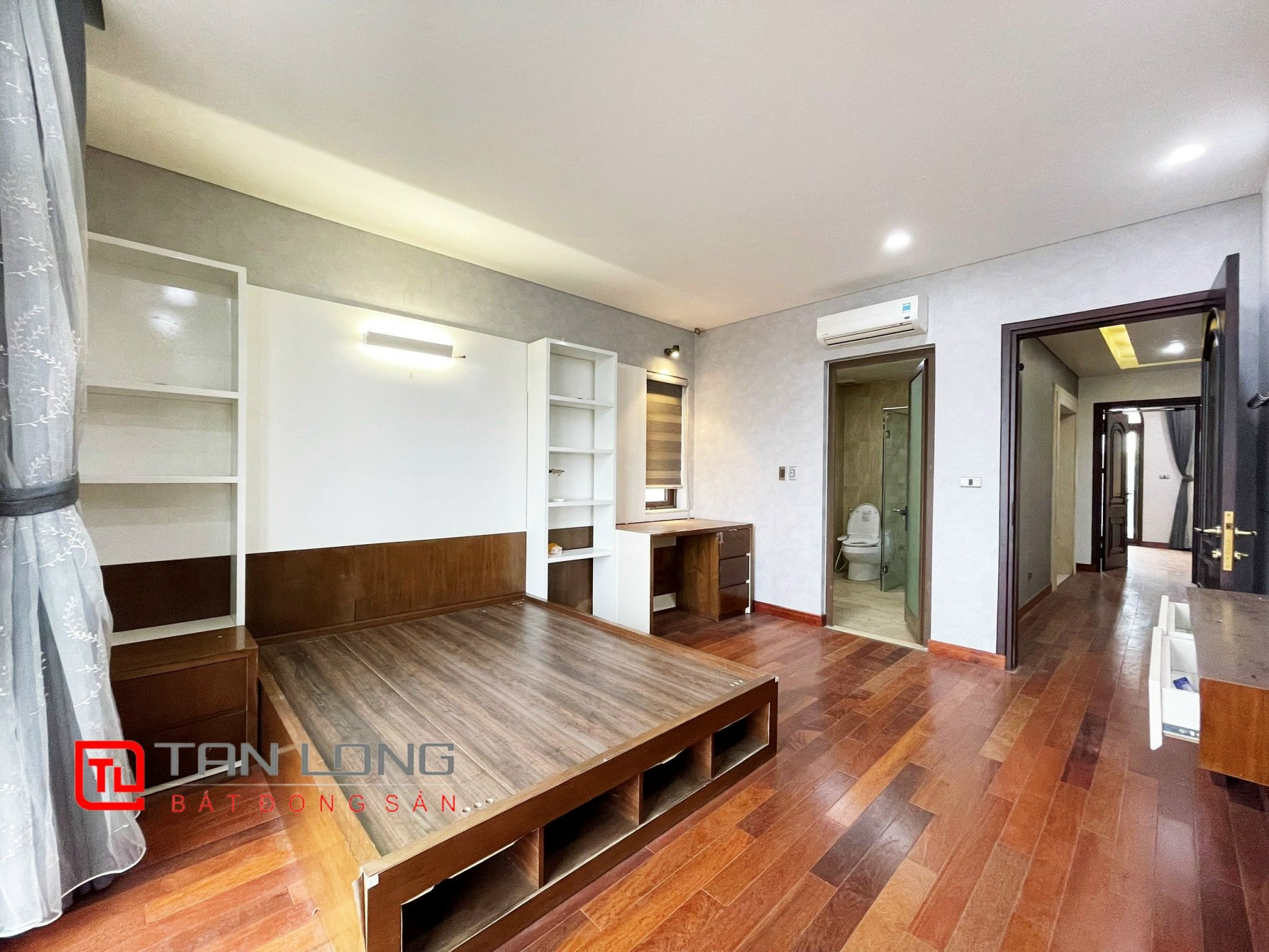 Cho thuê biệt thự 6 phòng ngủ tại Khu đô thị Vinhomes Riverside 10