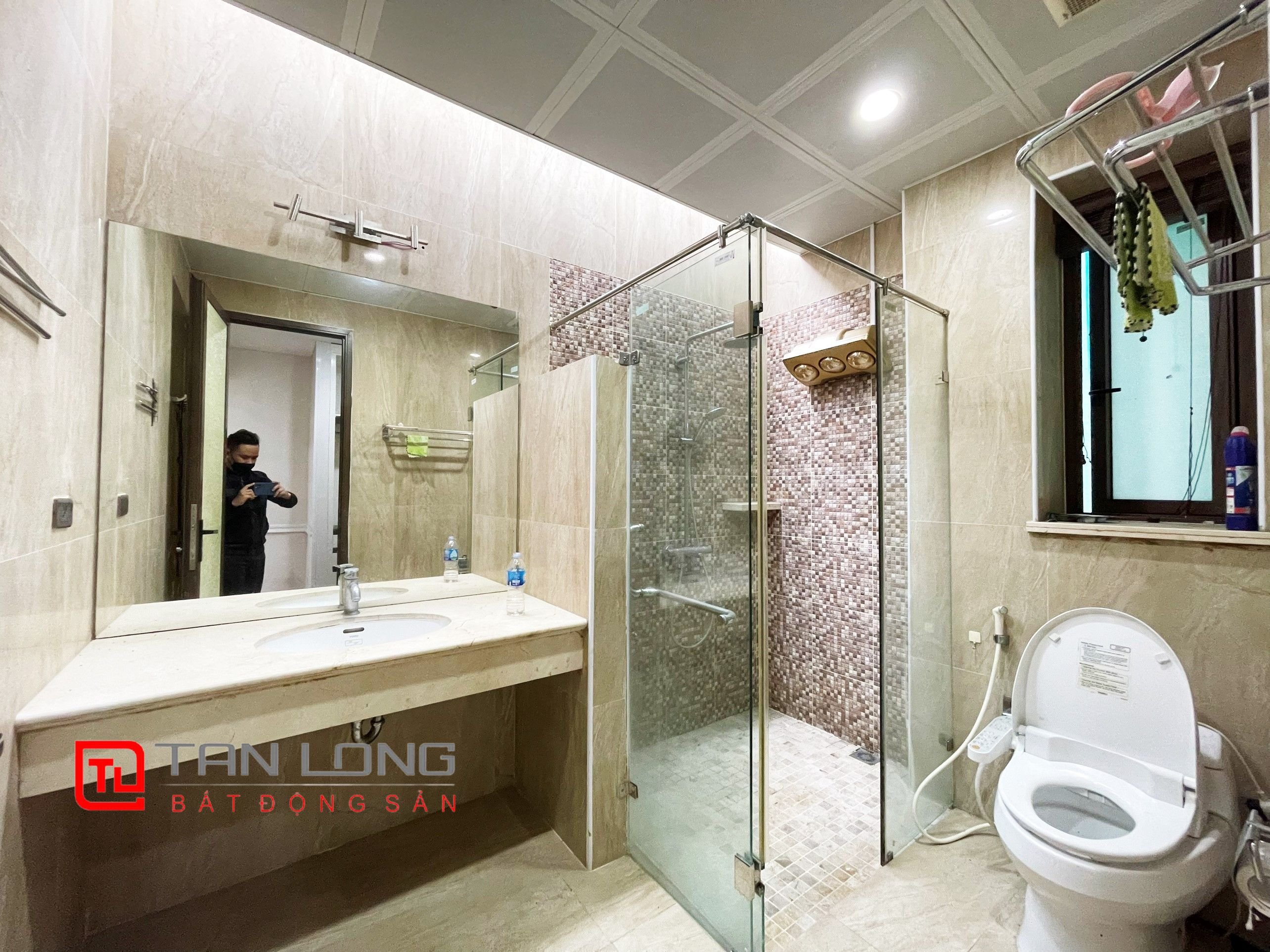 Cho thuê biệt thự 6 phòng ngủ tại Khu đô thị Vinhomes Riverside 13