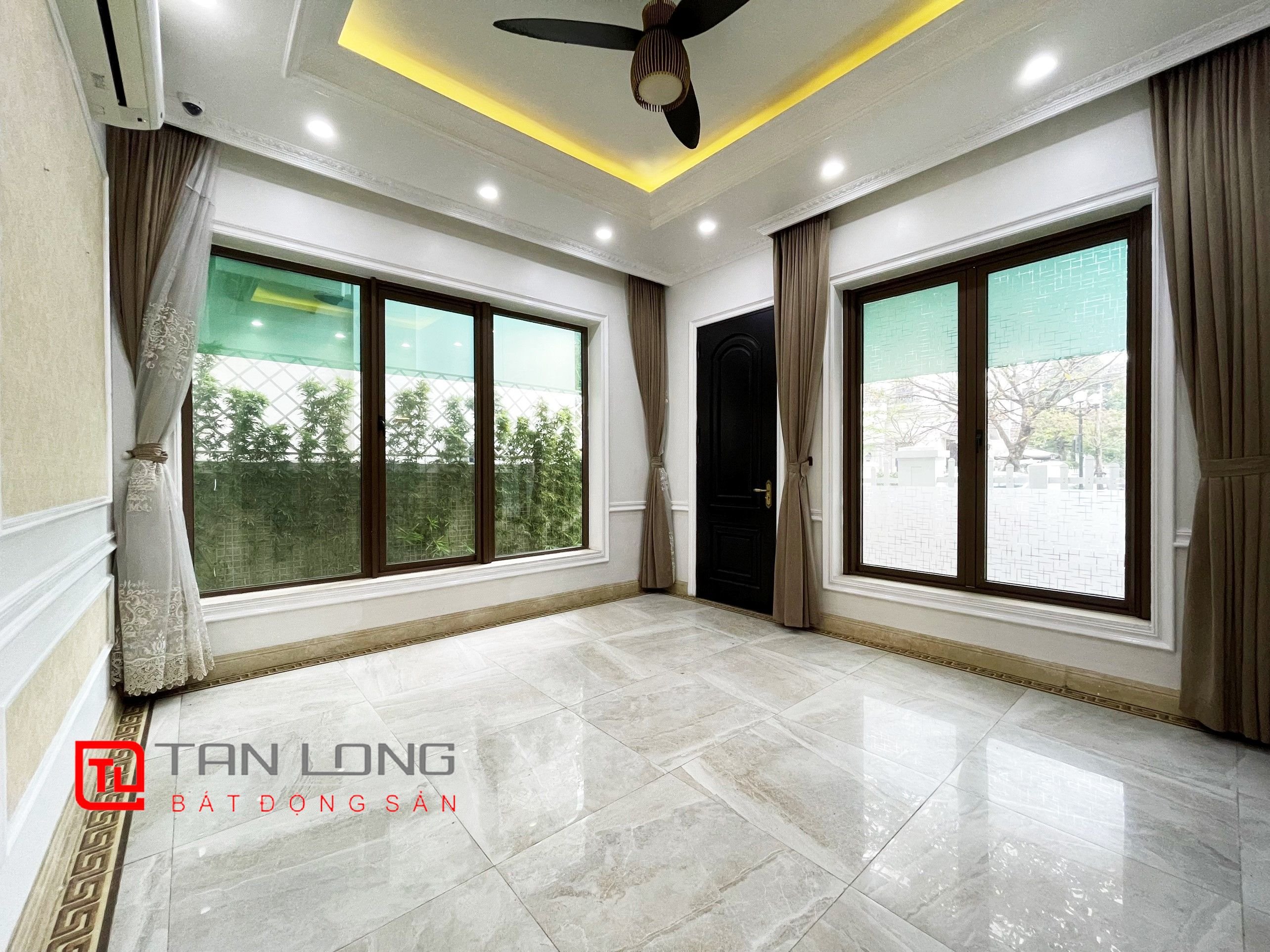 Cho thuê biệt thự 6 phòng ngủ tại Khu đô thị Vinhomes Riverside 2