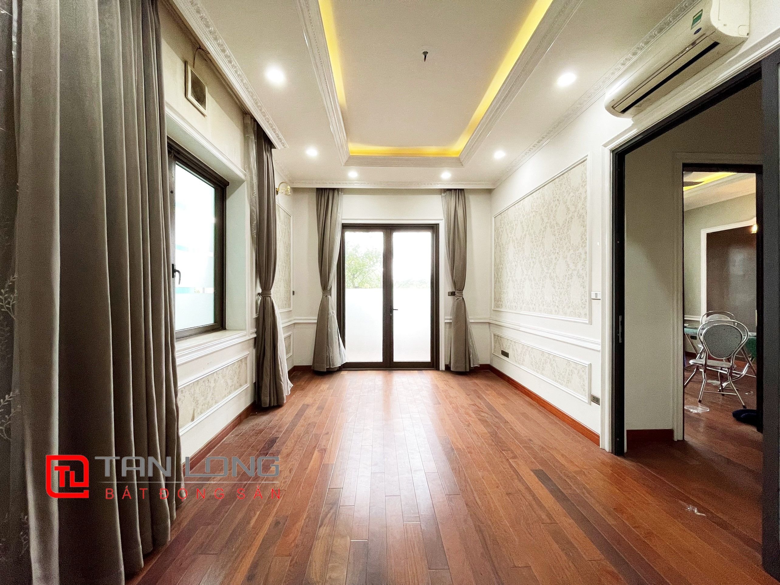 Cho thuê biệt thự 6 phòng ngủ tại Khu đô thị Vinhomes Riverside 3