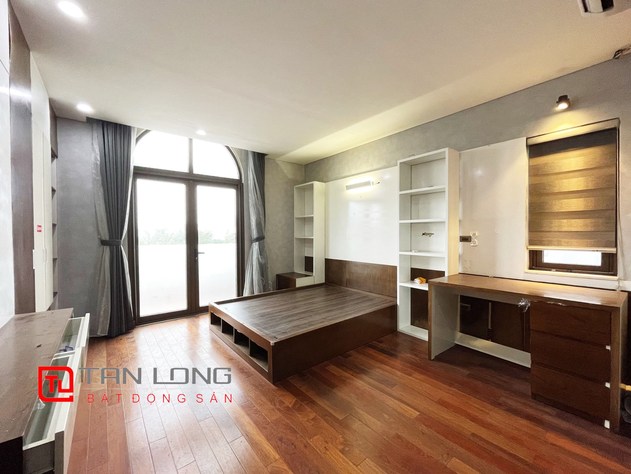 Cho thuê biệt thự 6 phòng ngủ tại Khu đô thị Vinhomes Riverside 5