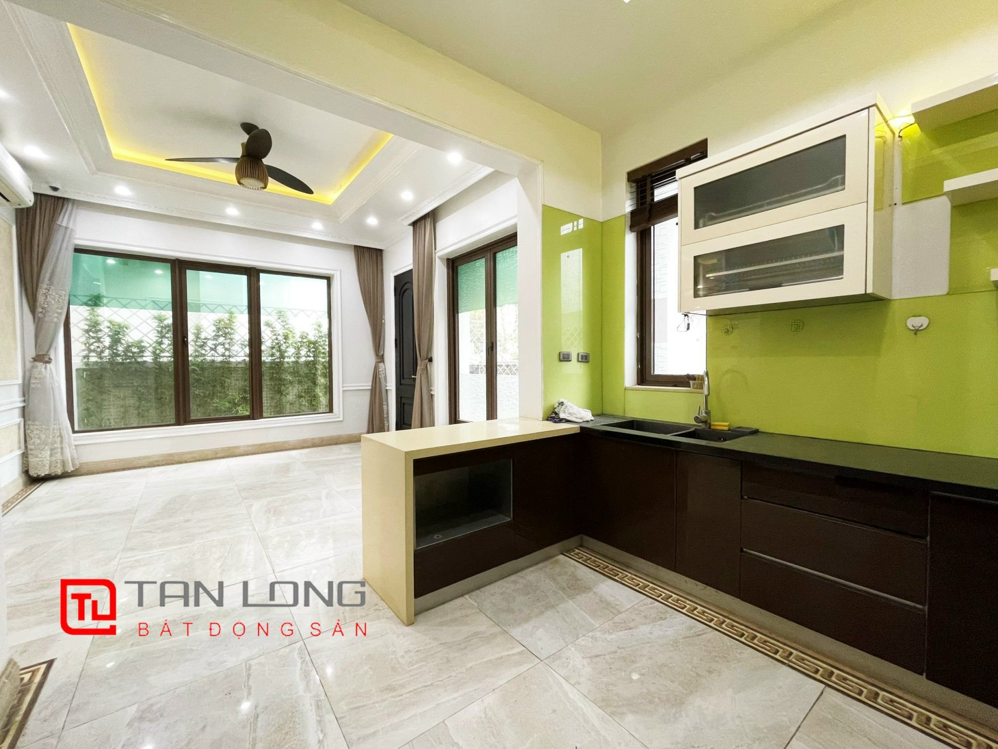Cho thuê biệt thự 6 phòng ngủ tại Khu đô thị Vinhomes Riverside 7
