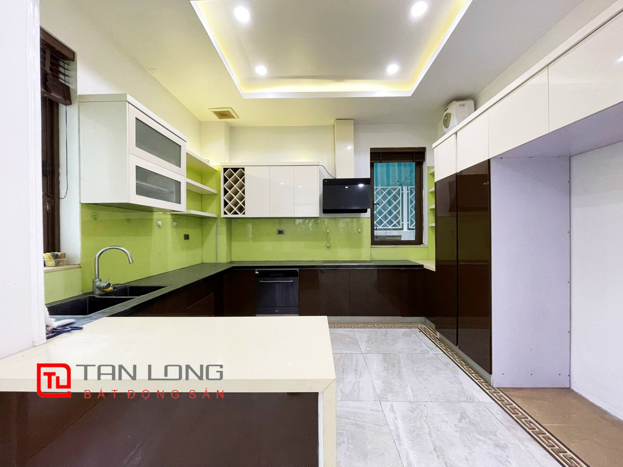 Cho thuê biệt thự 6 phòng ngủ tại Khu đô thị Vinhomes Riverside 9