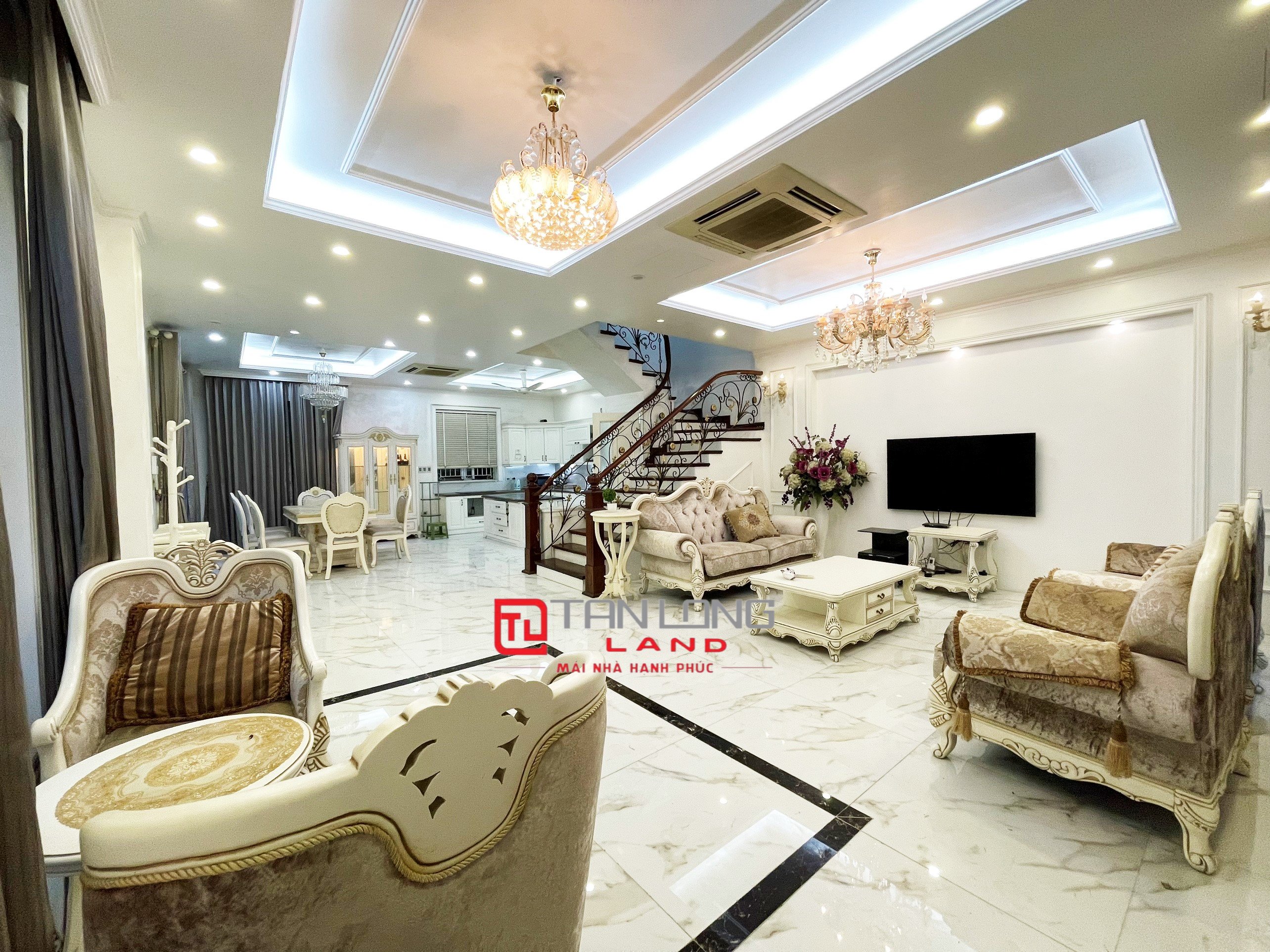 Cho thuê biệt thự Anh Đào 8 Vinhomes Riveride phong cách tân cổ điển 1