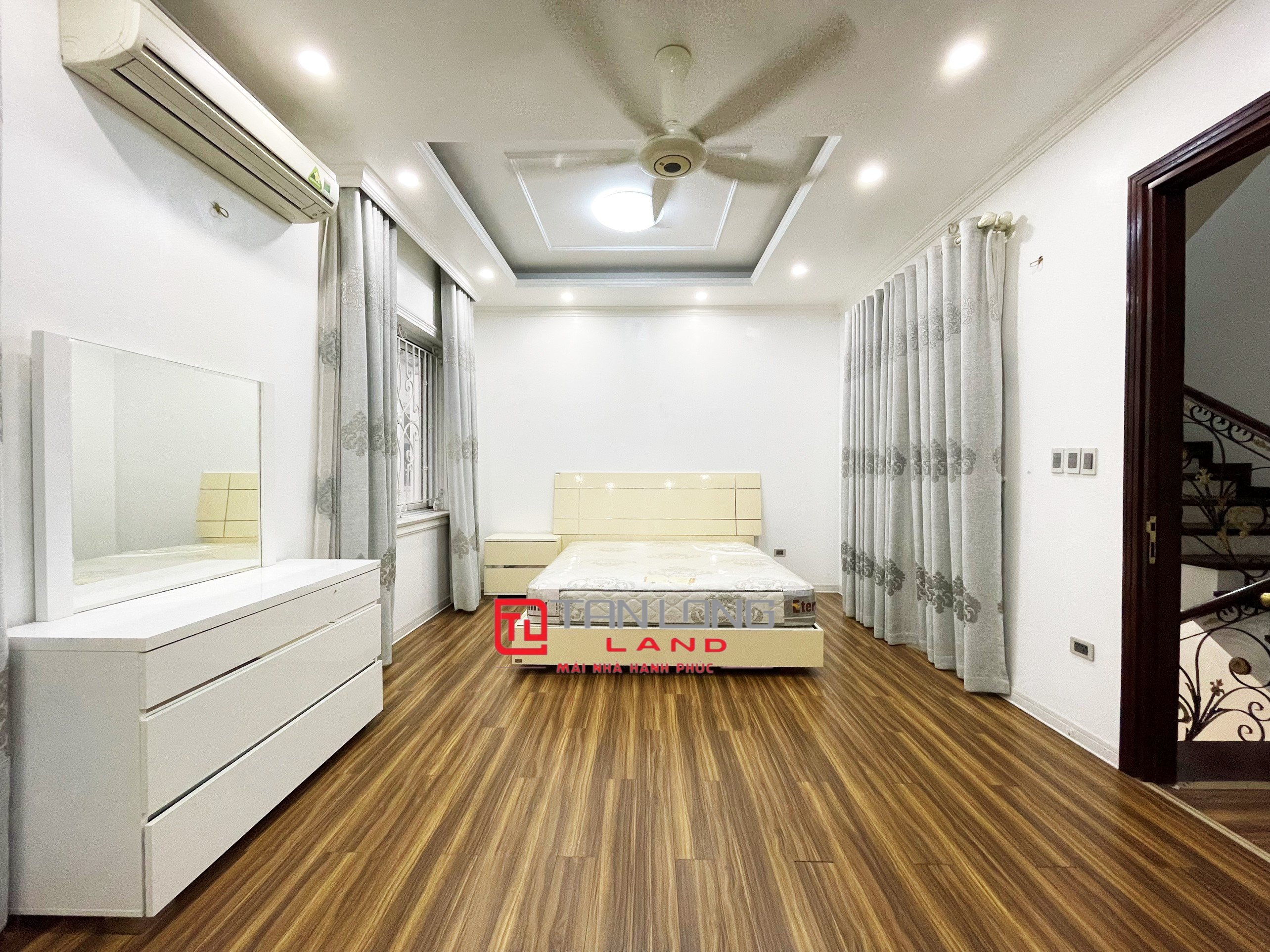 Cho thuê biệt thự Anh Đào 8 Vinhomes Riveride phong cách tân cổ điển 8
