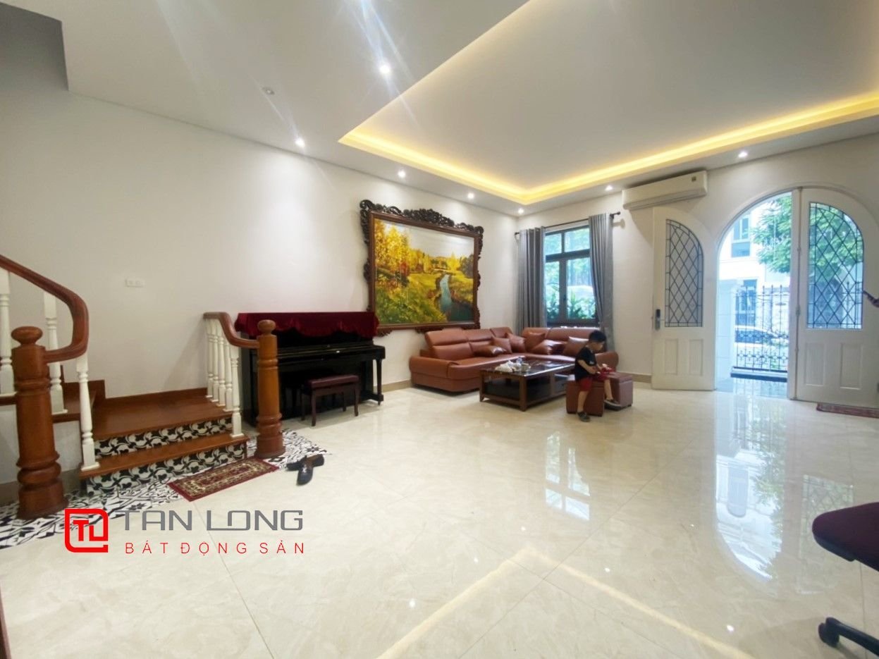 Cho thuê Biệt thự bên hồ gần trường Vinschool tại Vinhomes The Harmony 3