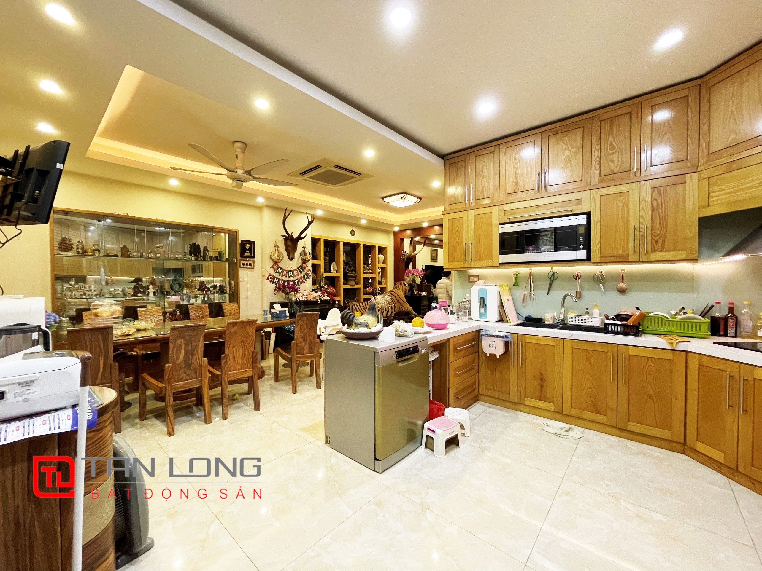 Cho thuê biệt thự có hầm bể bơi dãy Hoa Sữa VinhomesRiverside 3