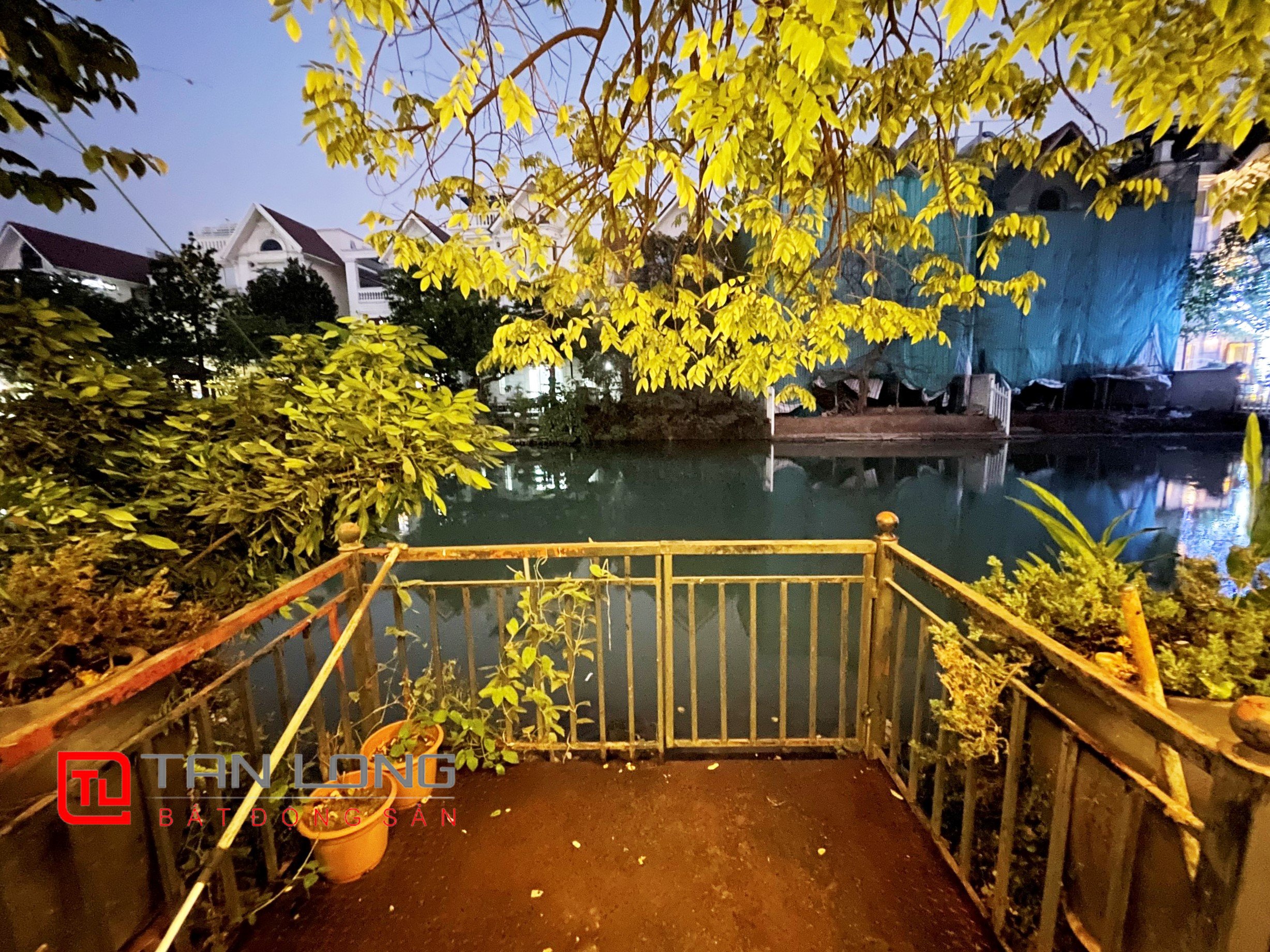 Cho thuê biệt thự có hầm bể bơi dãy Hoa Sữa VinhomesRiverside 5