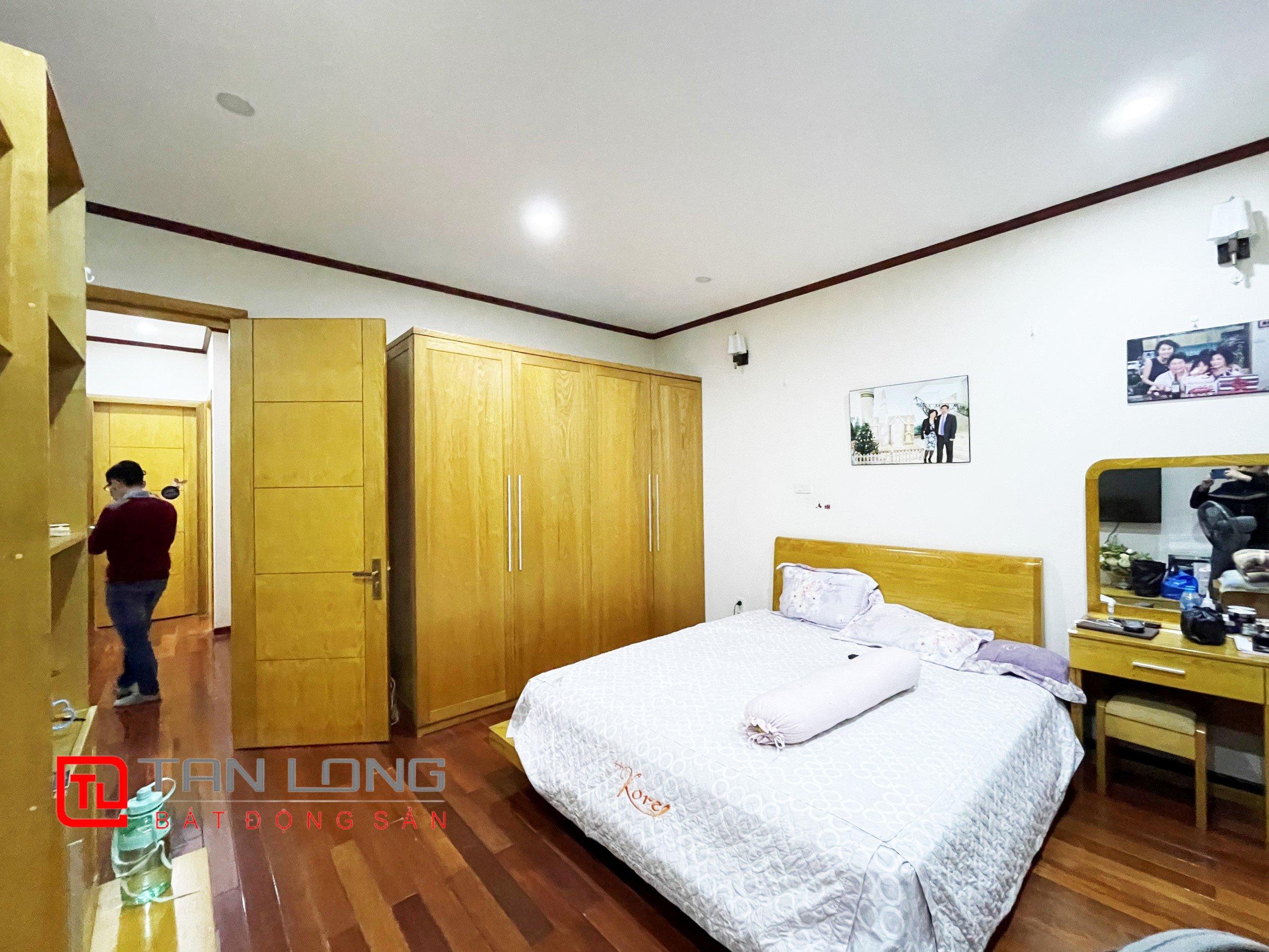 Cho thuê biệt thự có hầm bể bơi dãy Hoa Sữa VinhomesRiverside 9