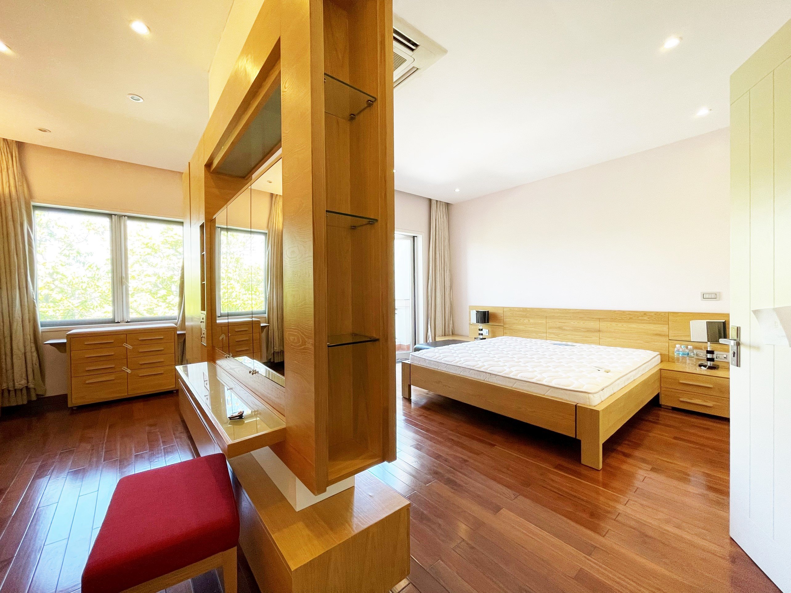 Cho thuê biệt thự có hầm Hoa Lan Vinhomes Riverider 5