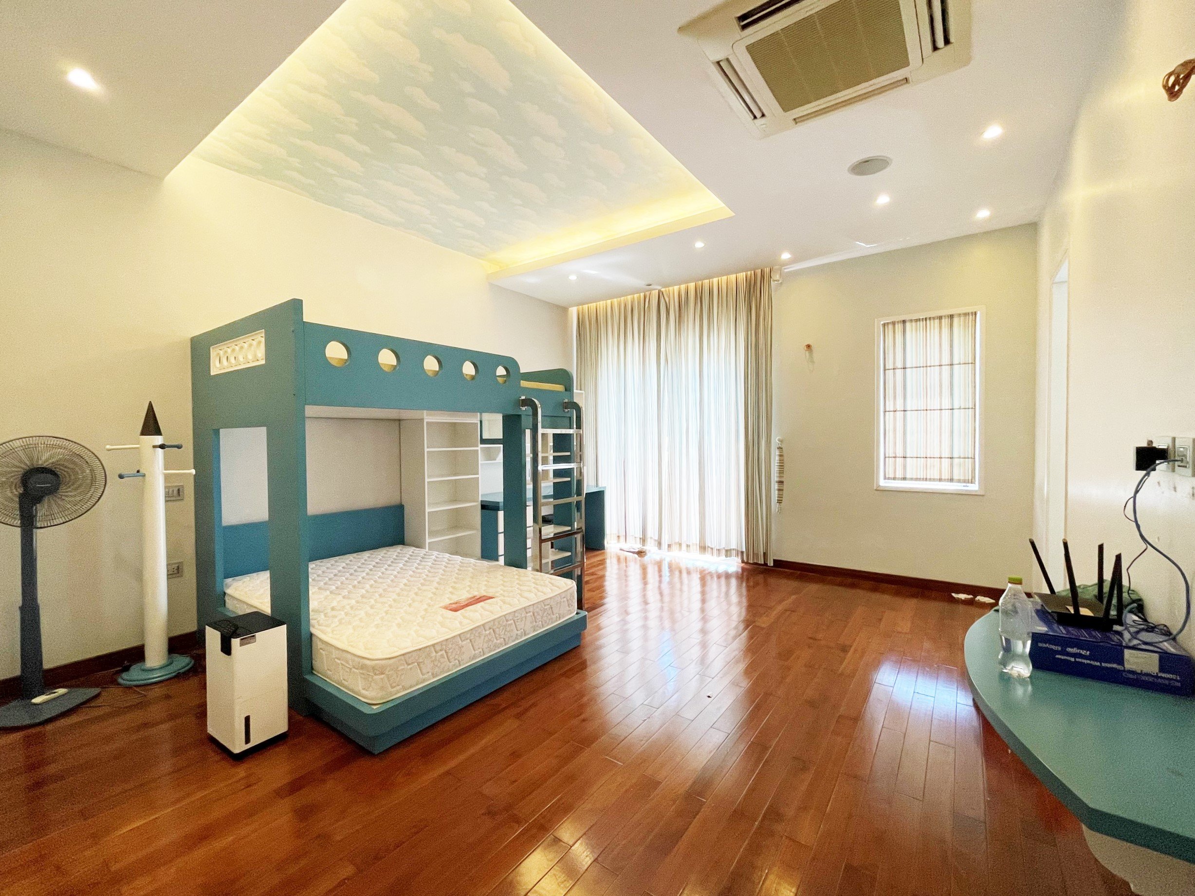 Cho thuê biệt thự có hầm Hoa Lan Vinhomes Riverider 9