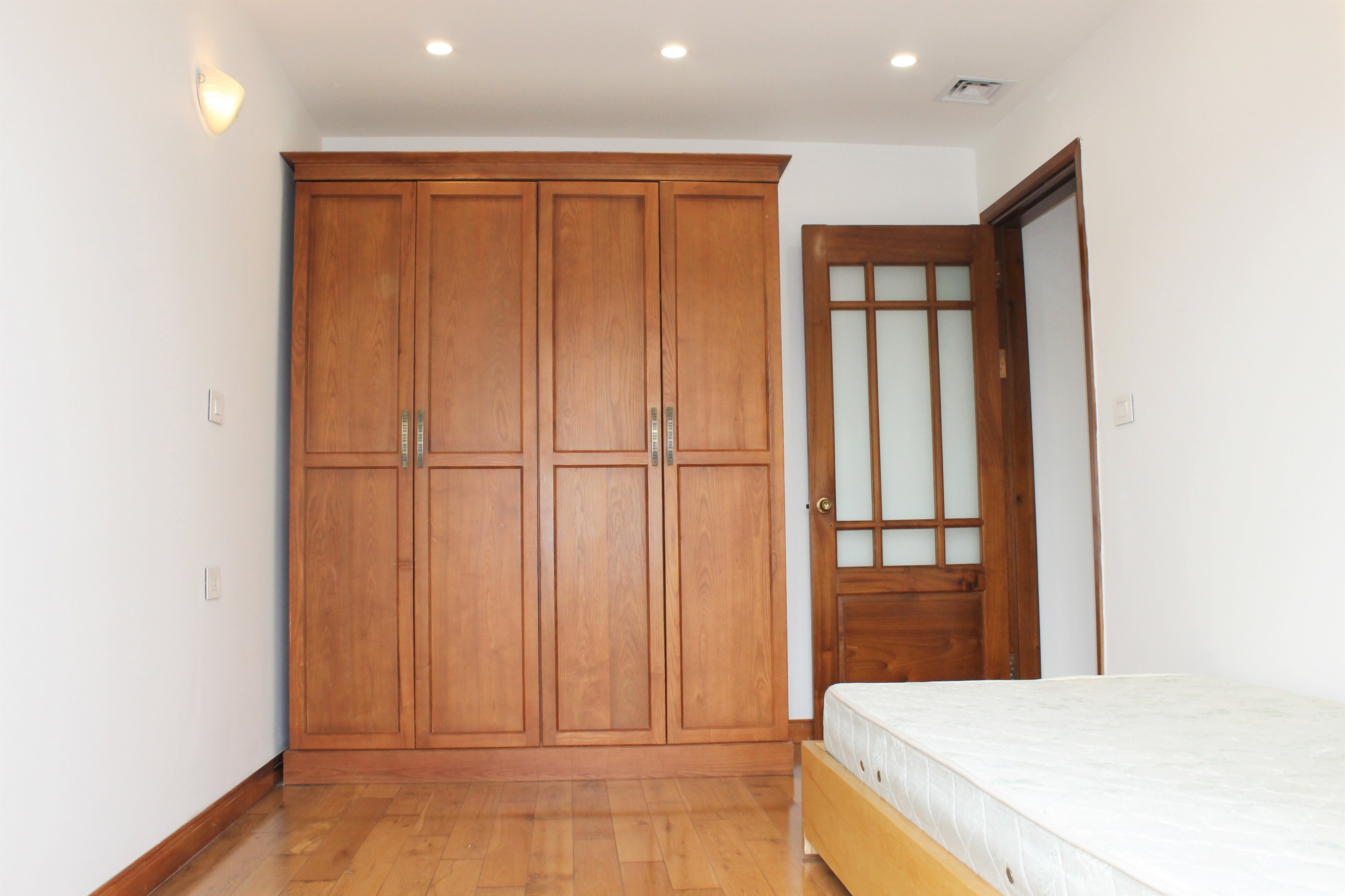 Cho thuê biệt thự có hầm hoàn thiện đẹp Hoa Sữa Vinhomes Riverside 11