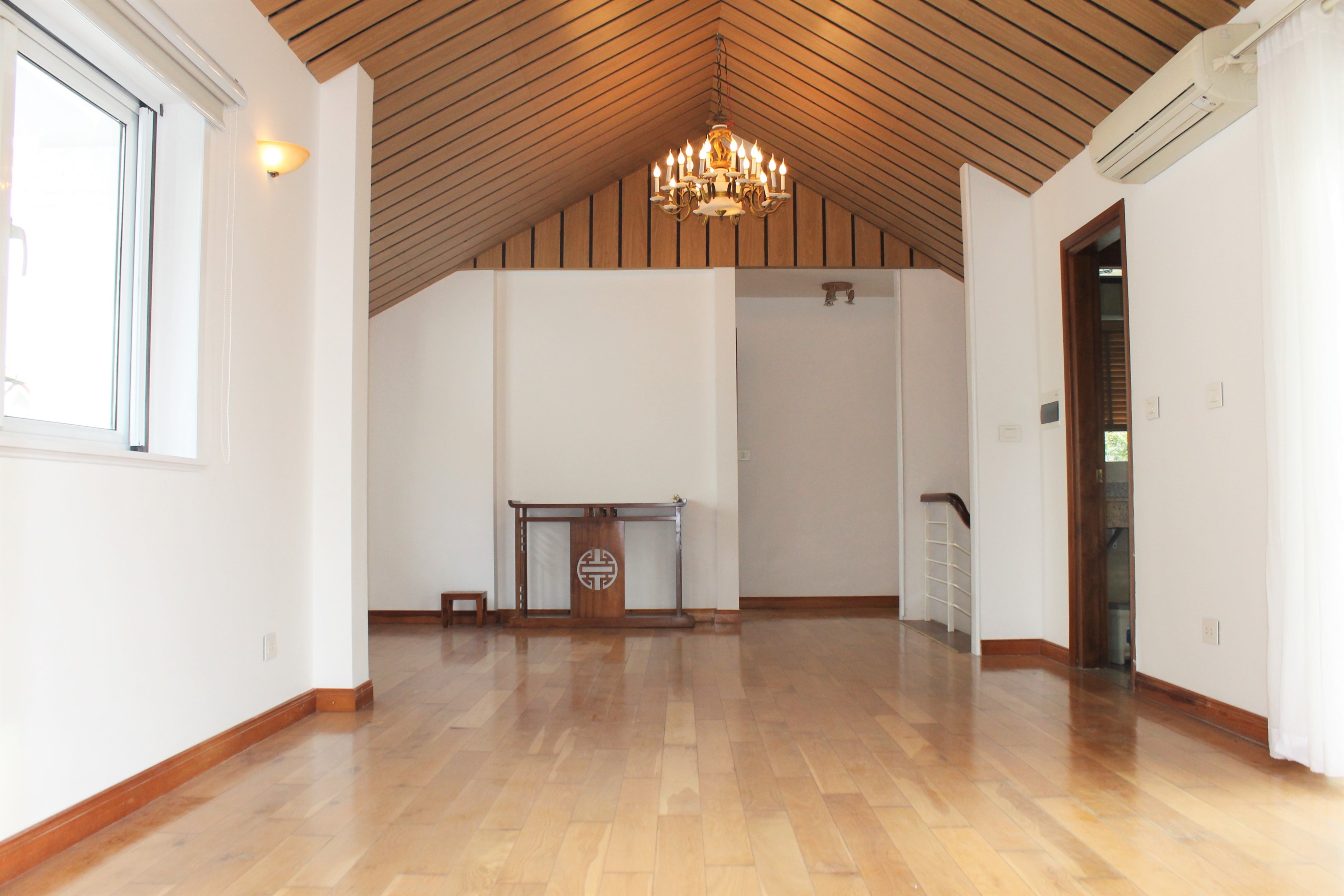 Cho thuê biệt thự có hầm hoàn thiện đẹp Hoa Sữa Vinhomes Riverside 12