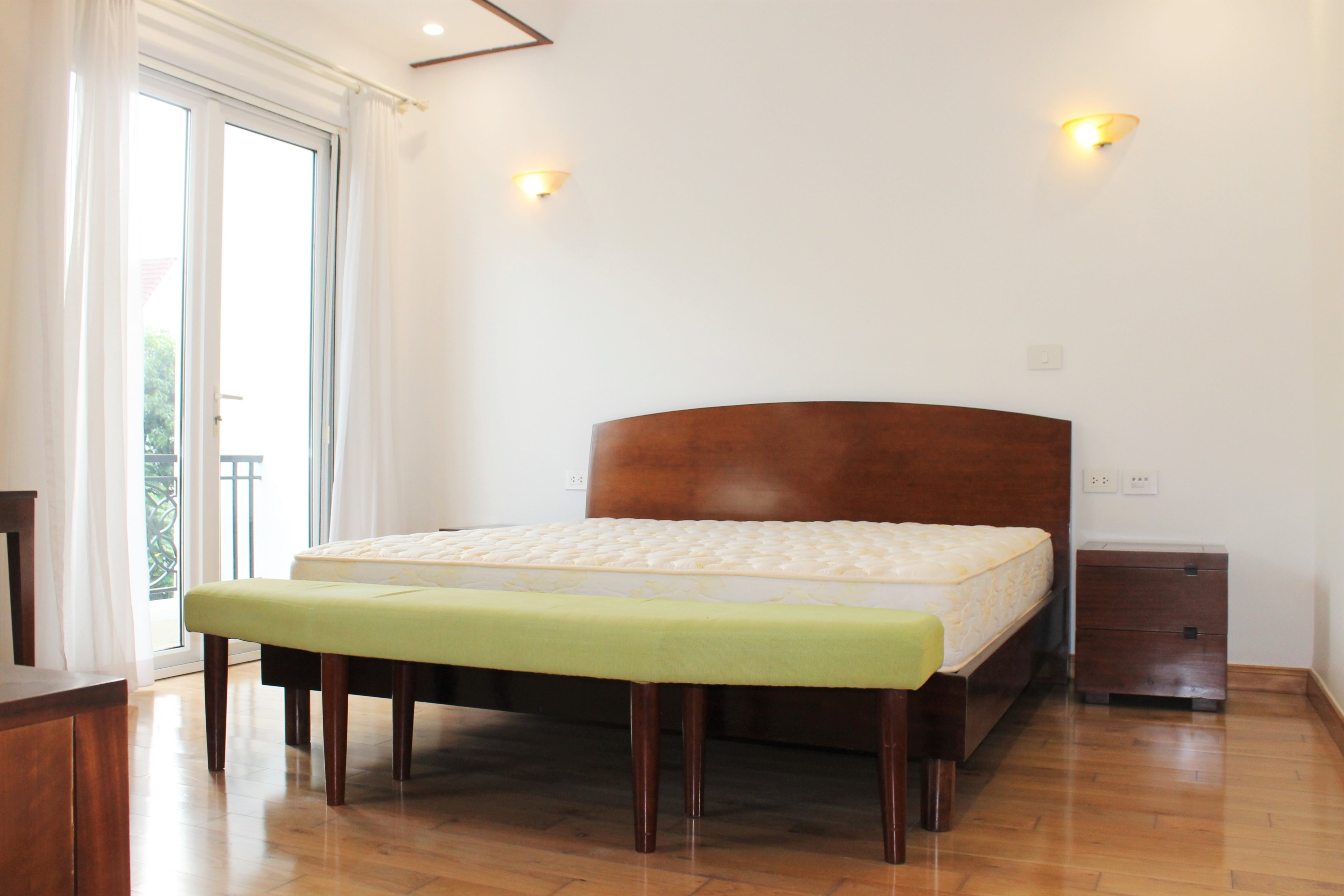 Cho thuê biệt thự có hầm hoàn thiện đẹp Hoa Sữa Vinhomes Riverside 6