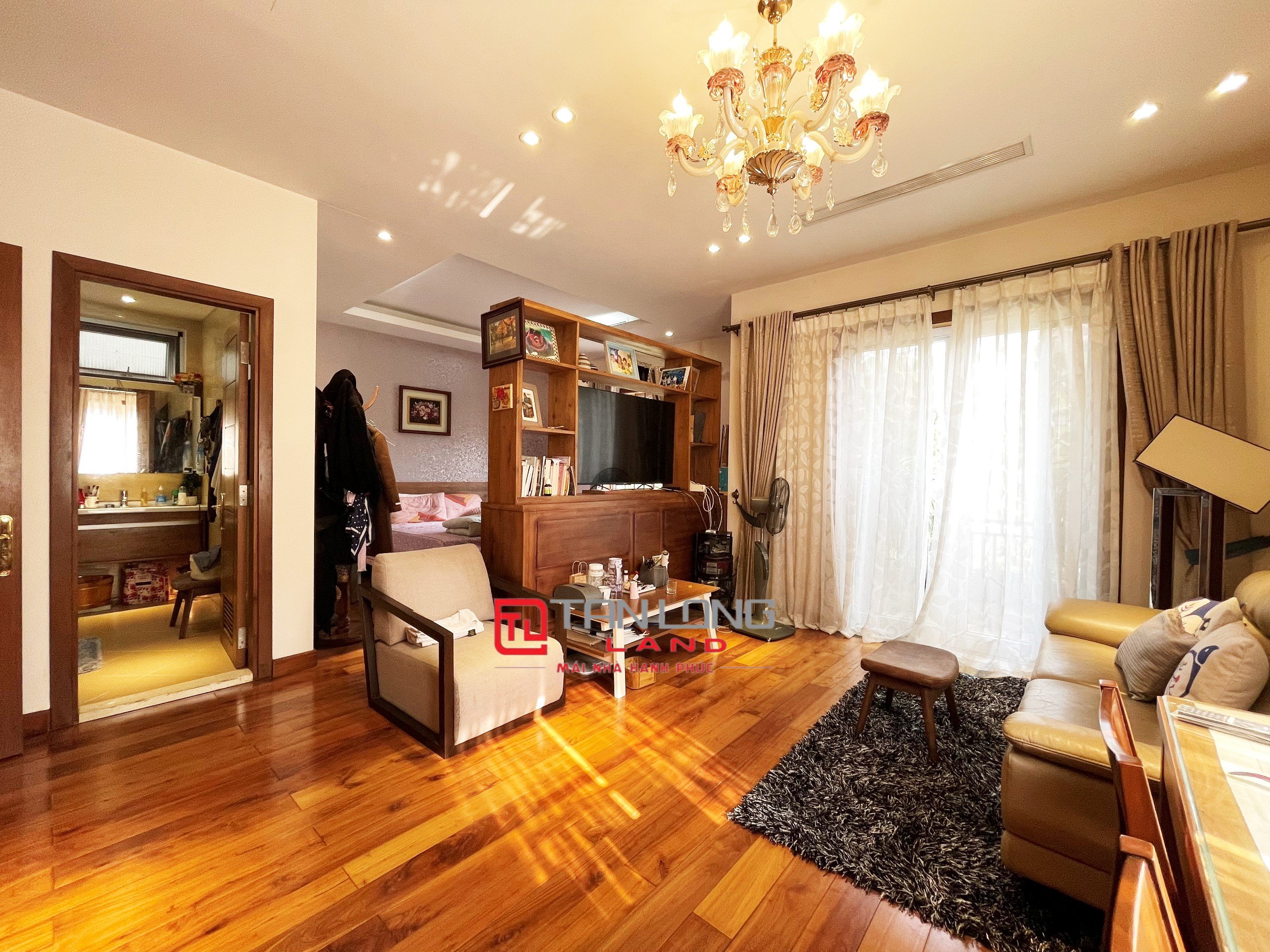 Cho thuê biệt thự đầy đủ nội thất trục đường chính Vinhomes Riverside Long Biên 6