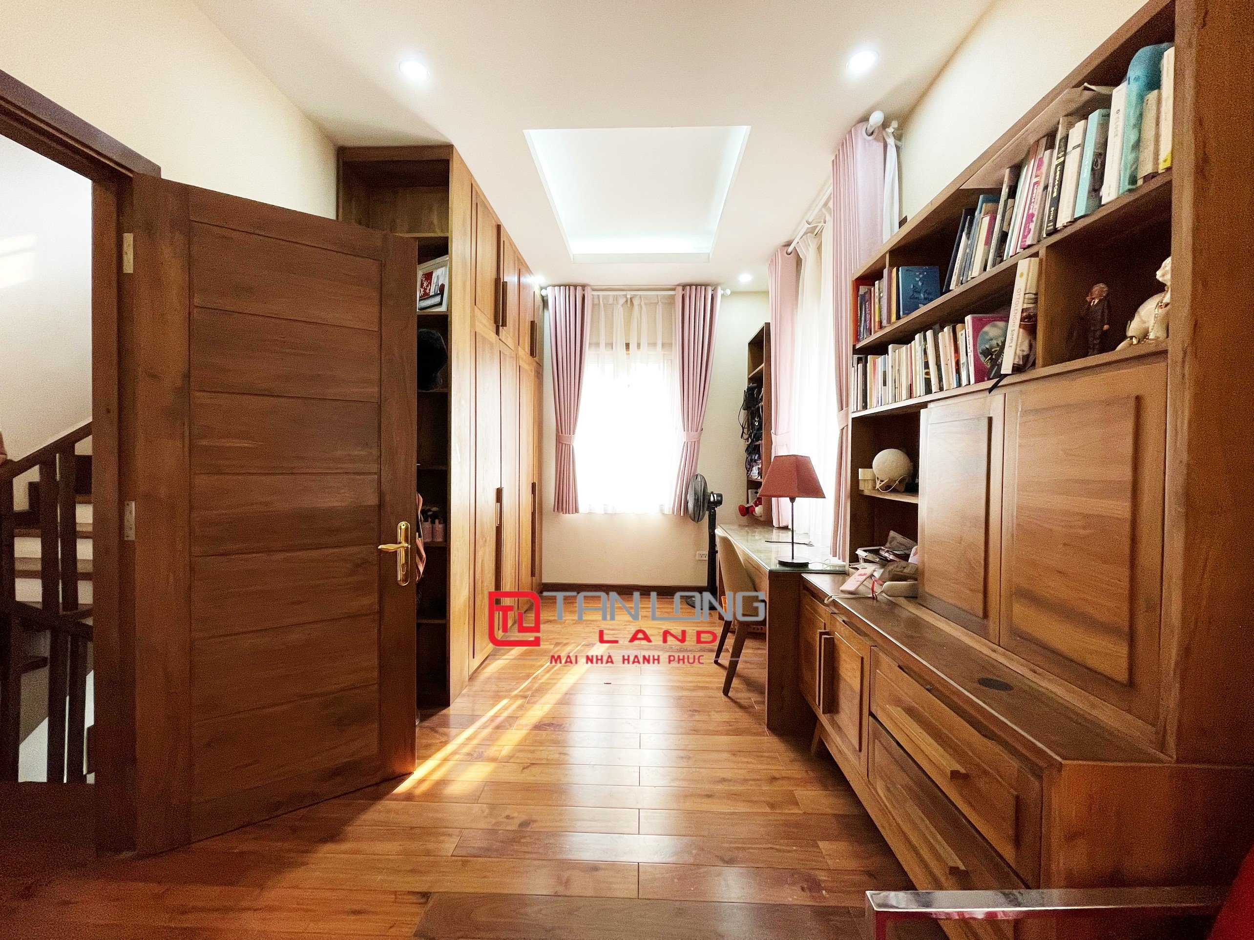 Cho thuê biệt thự đầy đủ nội thất trục đường chính Vinhomes Riverside Long Biên 8