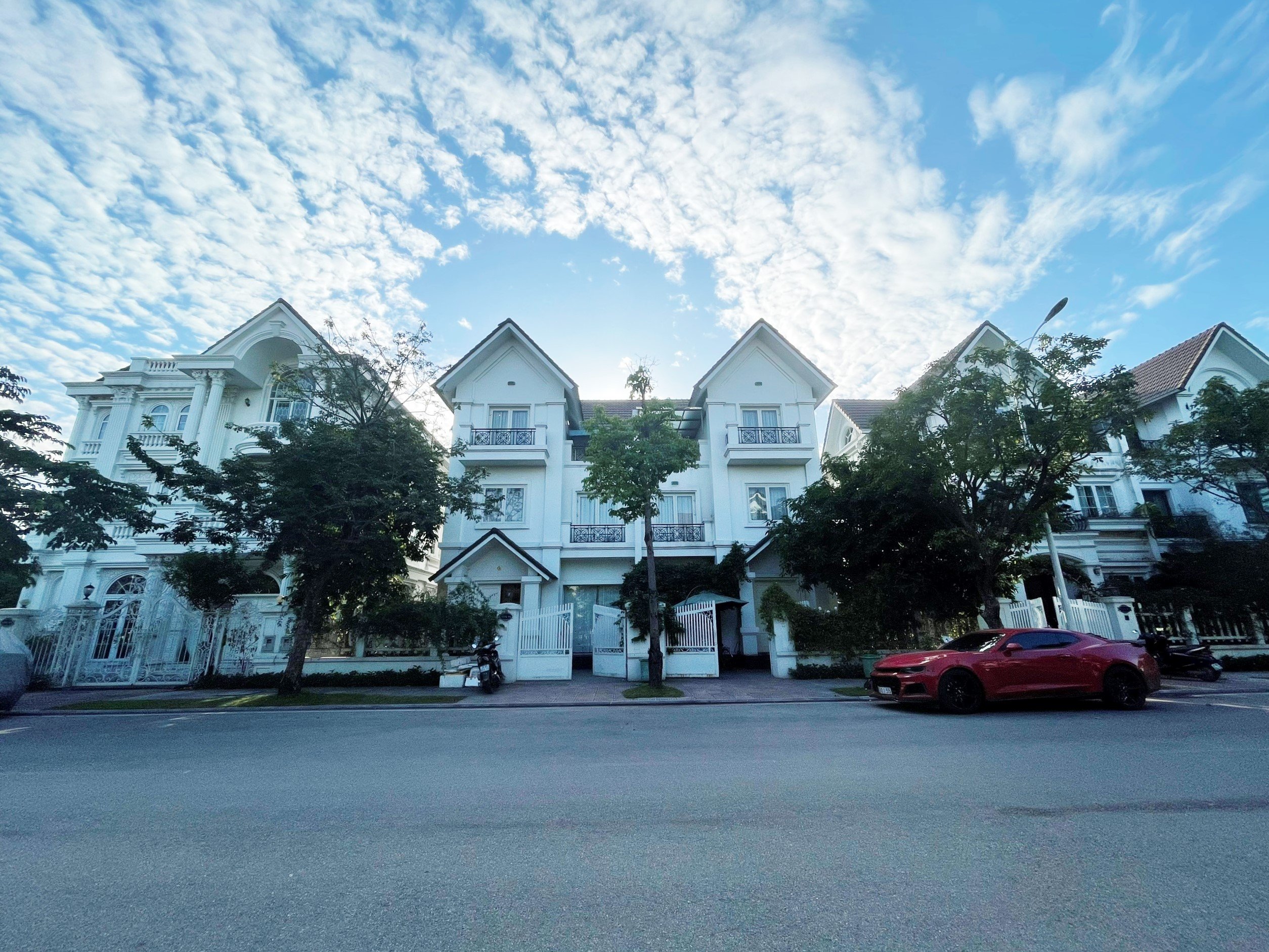 Cho thuê biệt thự đẹp Anh Đào Vinhomes Riverside 1