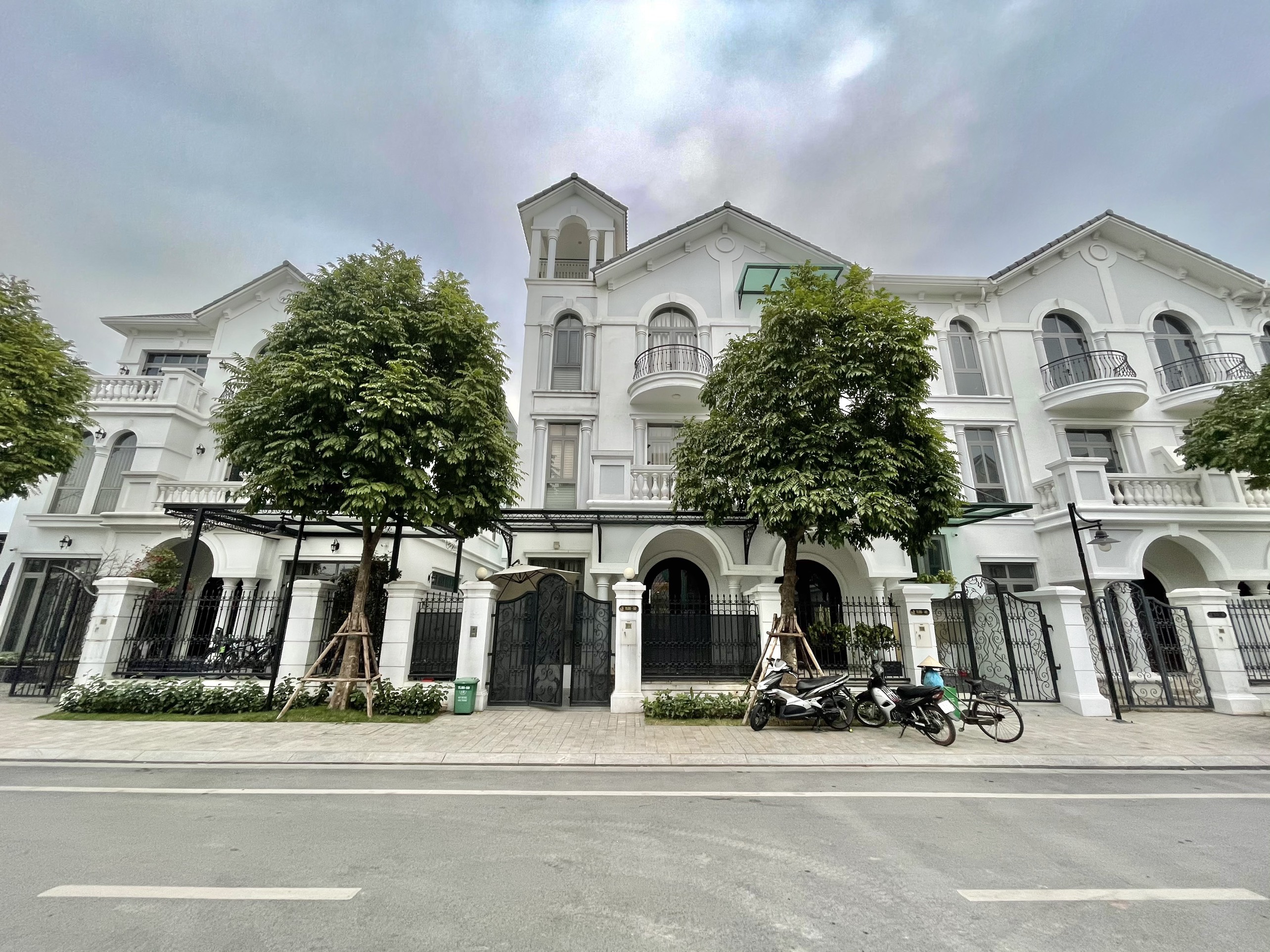 Cho thuê biệt thự đẹp dãy TuyLip Vinhomes The Harmony 1