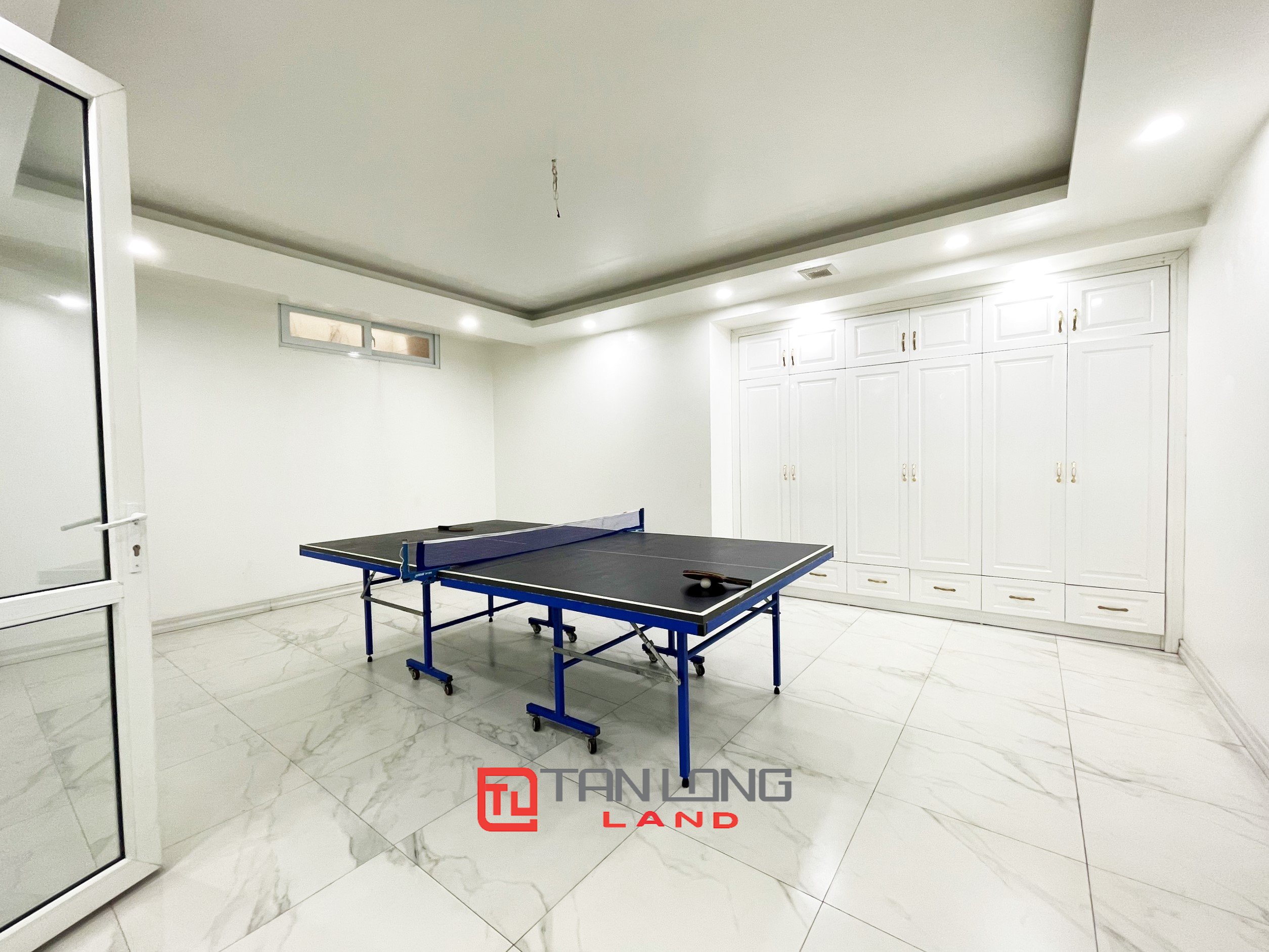 Cho thuê Biệt thự Đơn lập 300m2 gần trường quốc tế BIS tại Vinhomes Riverside Long Biên 10