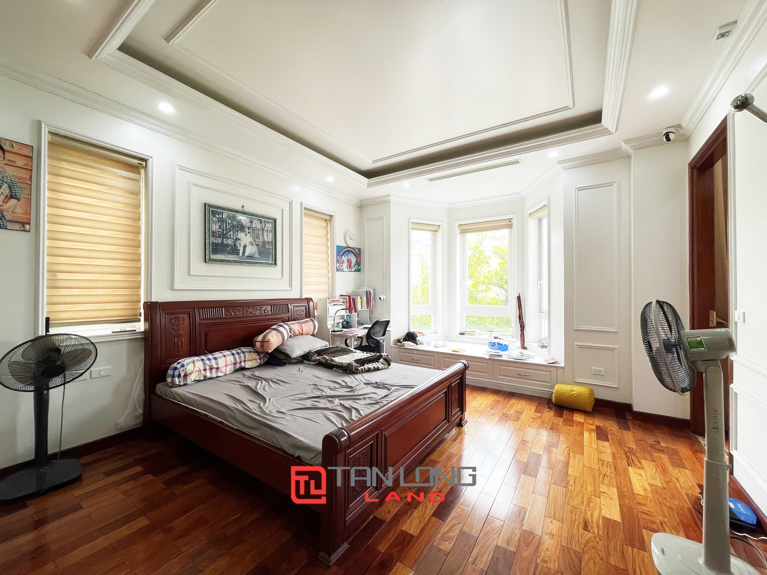 Cho thuê Biệt thự Đơn lập 300m2 gần trường quốc tế BIS tại Vinhomes Riverside Long Biên 13