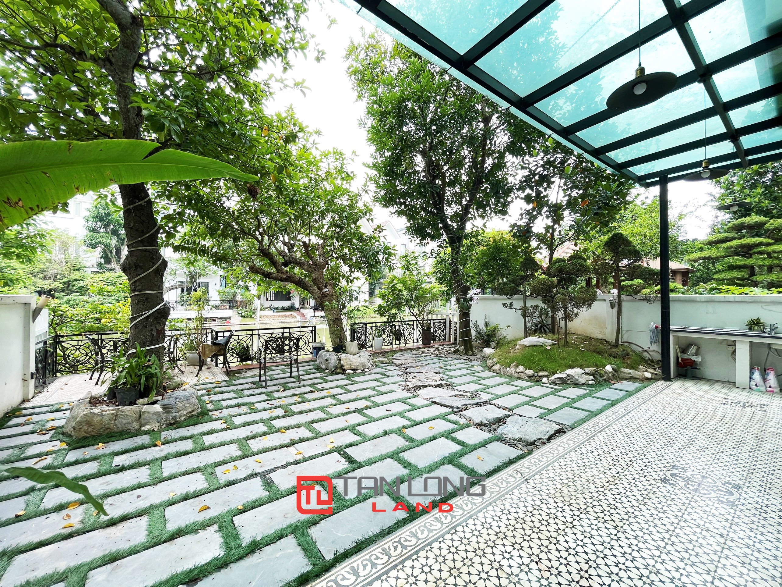 Cho thuê Biệt thự Đơn lập 300m2 gần trường quốc tế BIS tại Vinhomes Riverside Long Biên 8