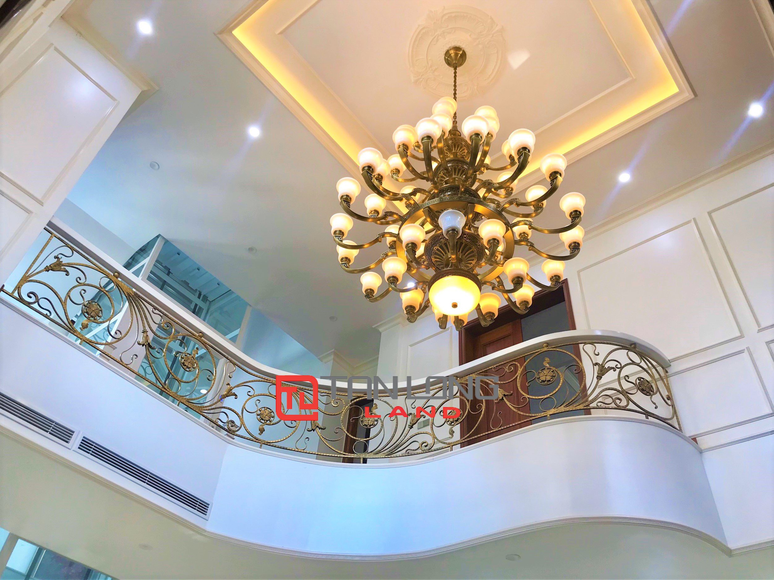 Cho thuê Biệt thự Đơn lập 4 phòng ngủ full nội thất nhập khẩu tại Vinhomes Riverside 13