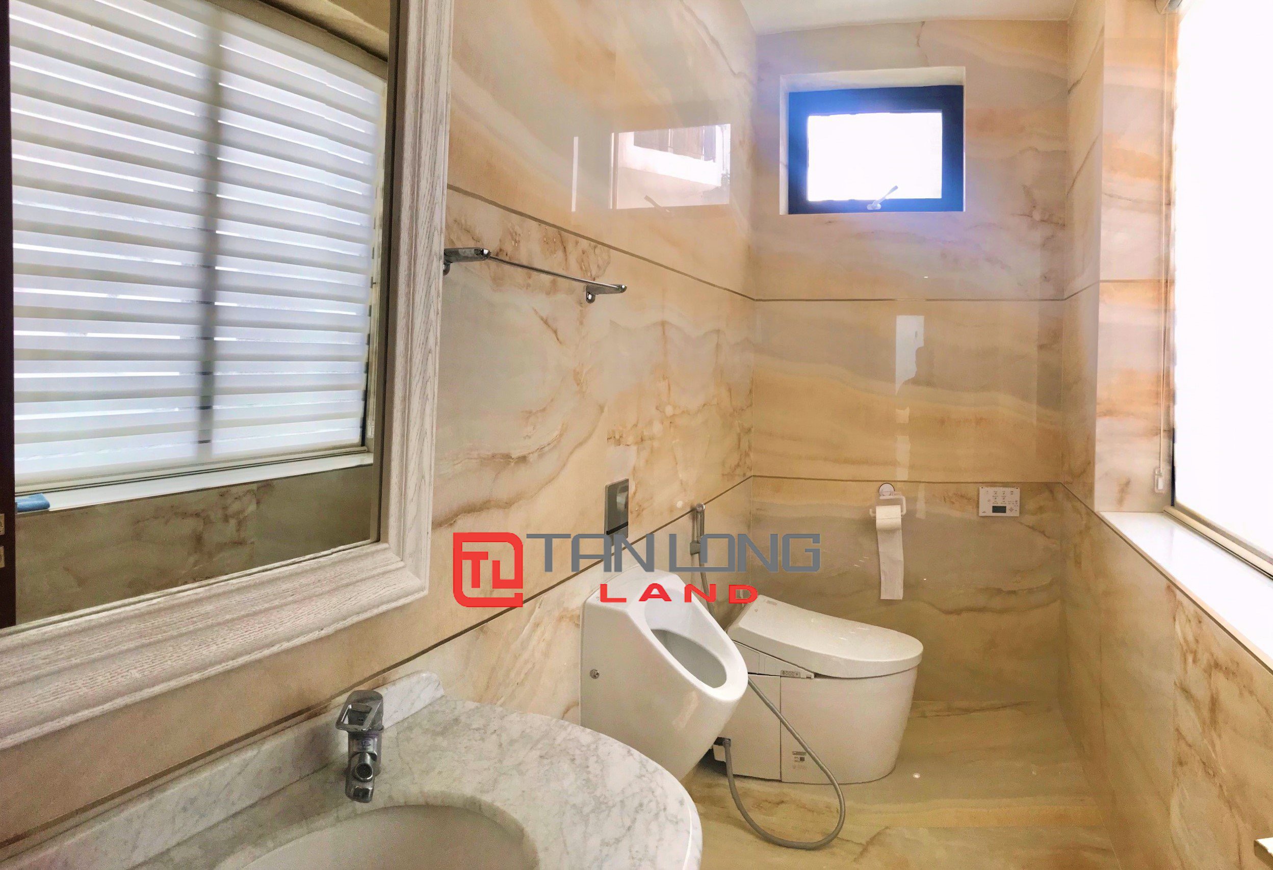 Cho thuê Biệt thự Đơn lập 4 phòng ngủ full nội thất nhập khẩu tại Vinhomes Riverside 18