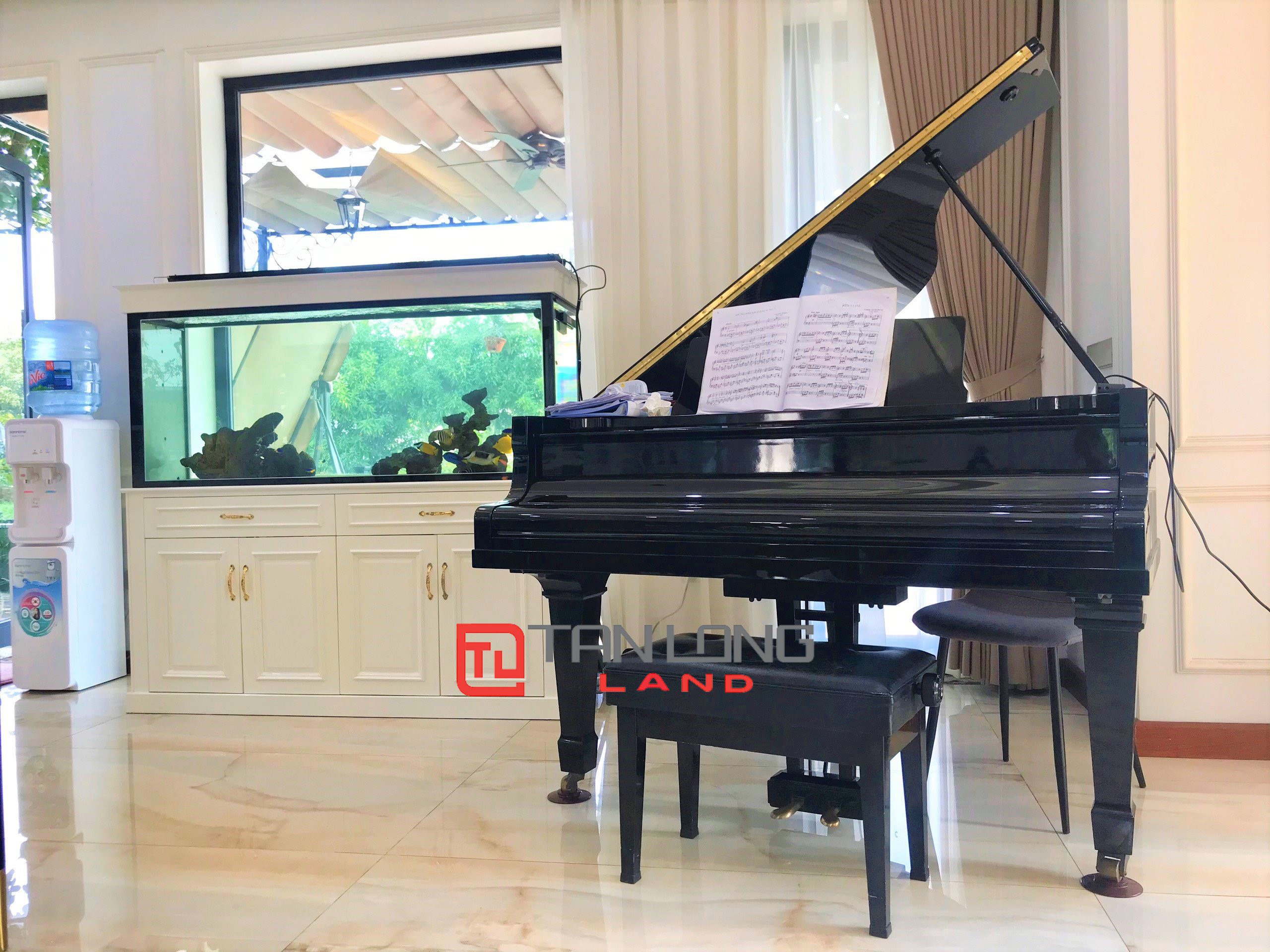 Cho thuê Biệt thự Đơn lập 4 phòng ngủ full nội thất nhập khẩu tại Vinhomes Riverside 6