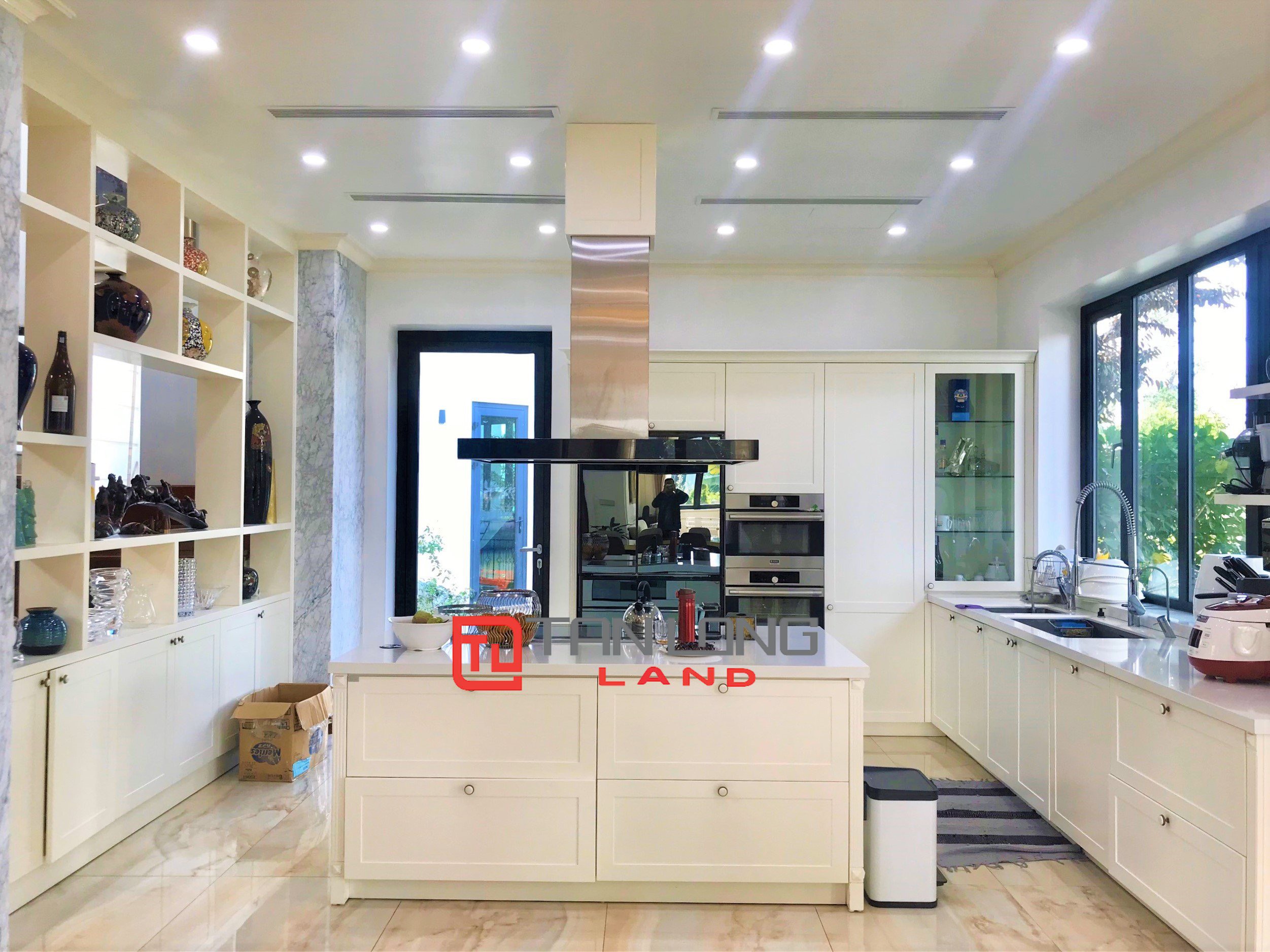 Cho thuê Biệt thự Đơn lập 4 phòng ngủ full nội thất nhập khẩu tại Vinhomes Riverside 8