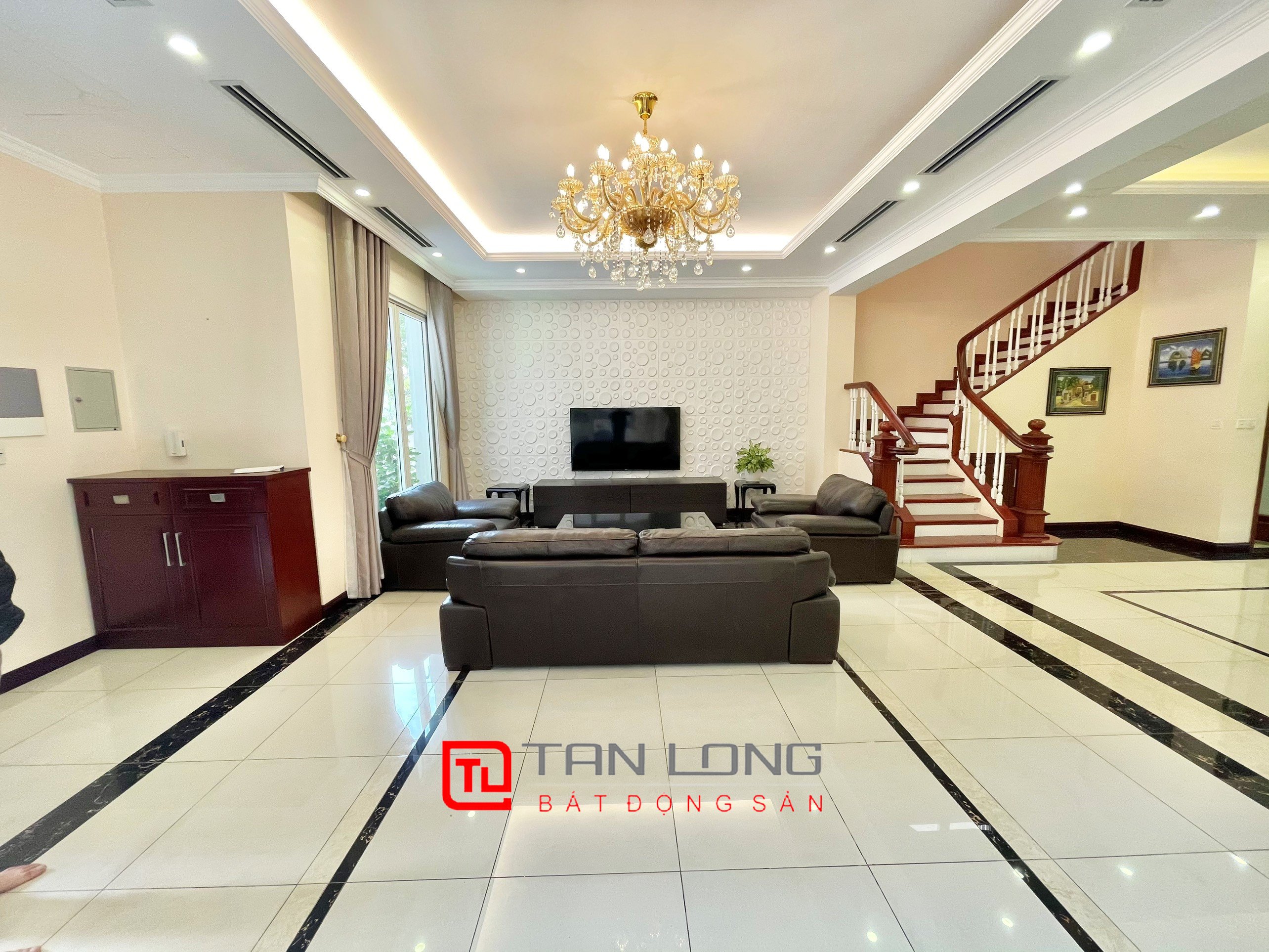Cho thuê Biệt thự Đơn lập 4 phòng ngủ gần TTTM Vincom tại Vinhomes Riverside 1