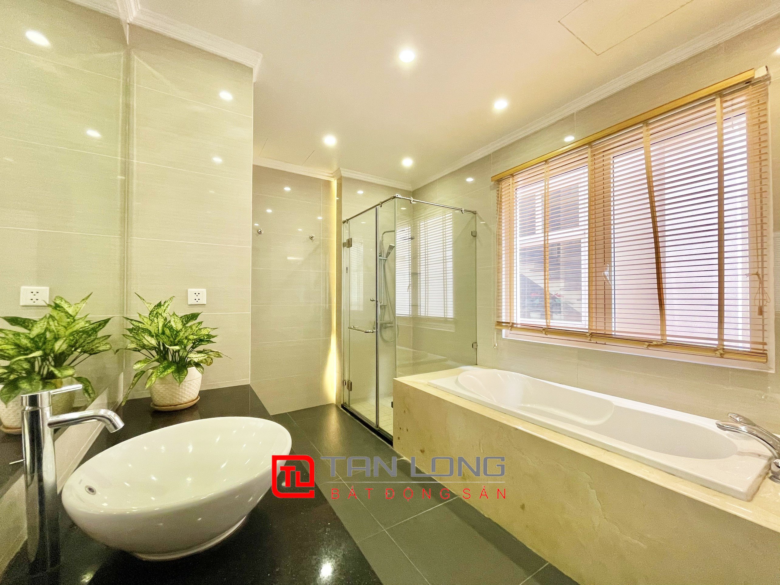 Cho thuê Biệt thự Đơn lập 4 phòng ngủ gần TTTM Vincom tại Vinhomes Riverside 13
