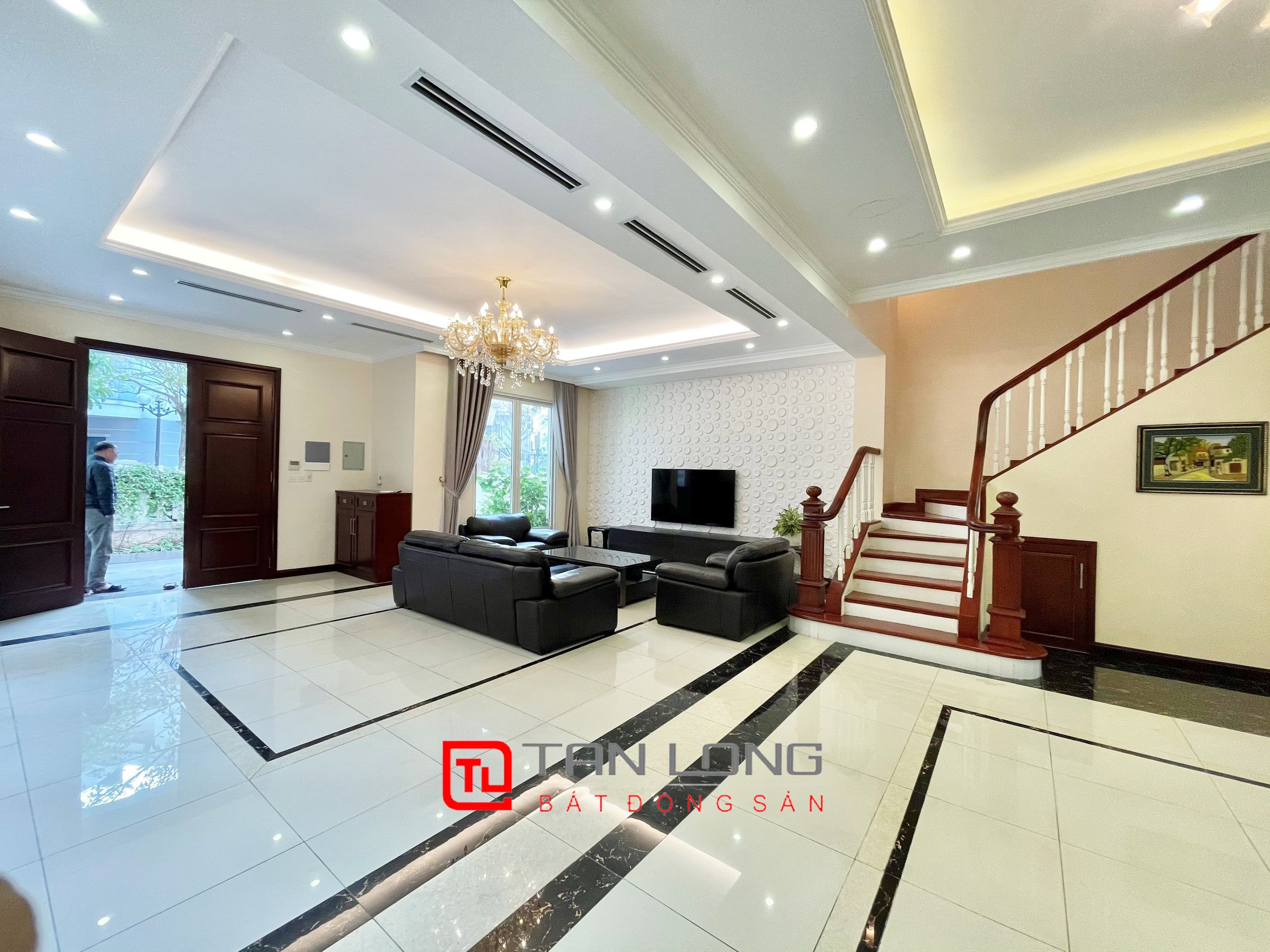 Cho thuê Biệt thự Đơn lập 4 phòng ngủ gần TTTM Vincom tại Vinhomes Riverside 3