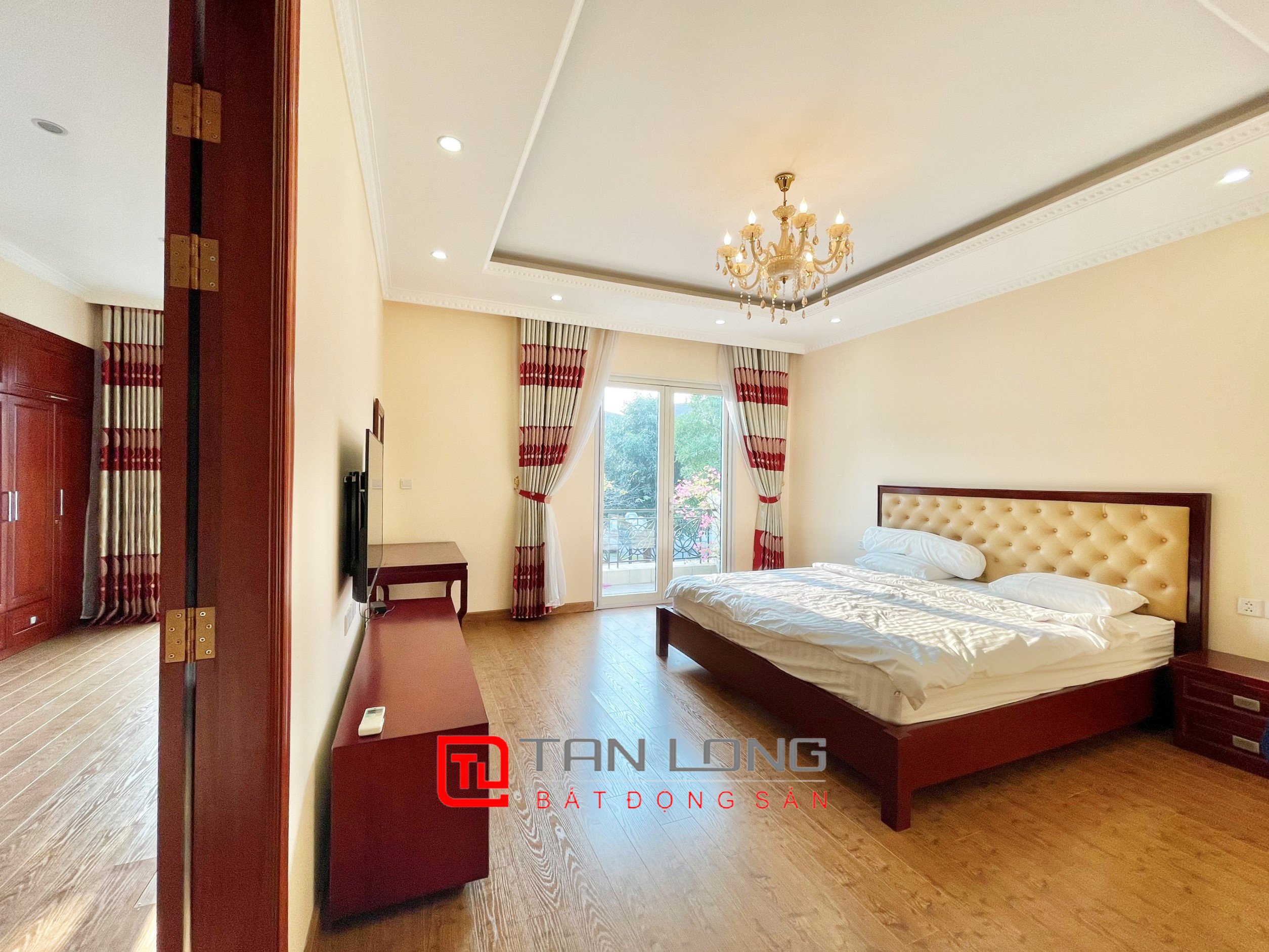 Cho thuê Biệt thự Đơn lập 4 phòng ngủ gần TTTM Vincom tại Vinhomes Riverside 5